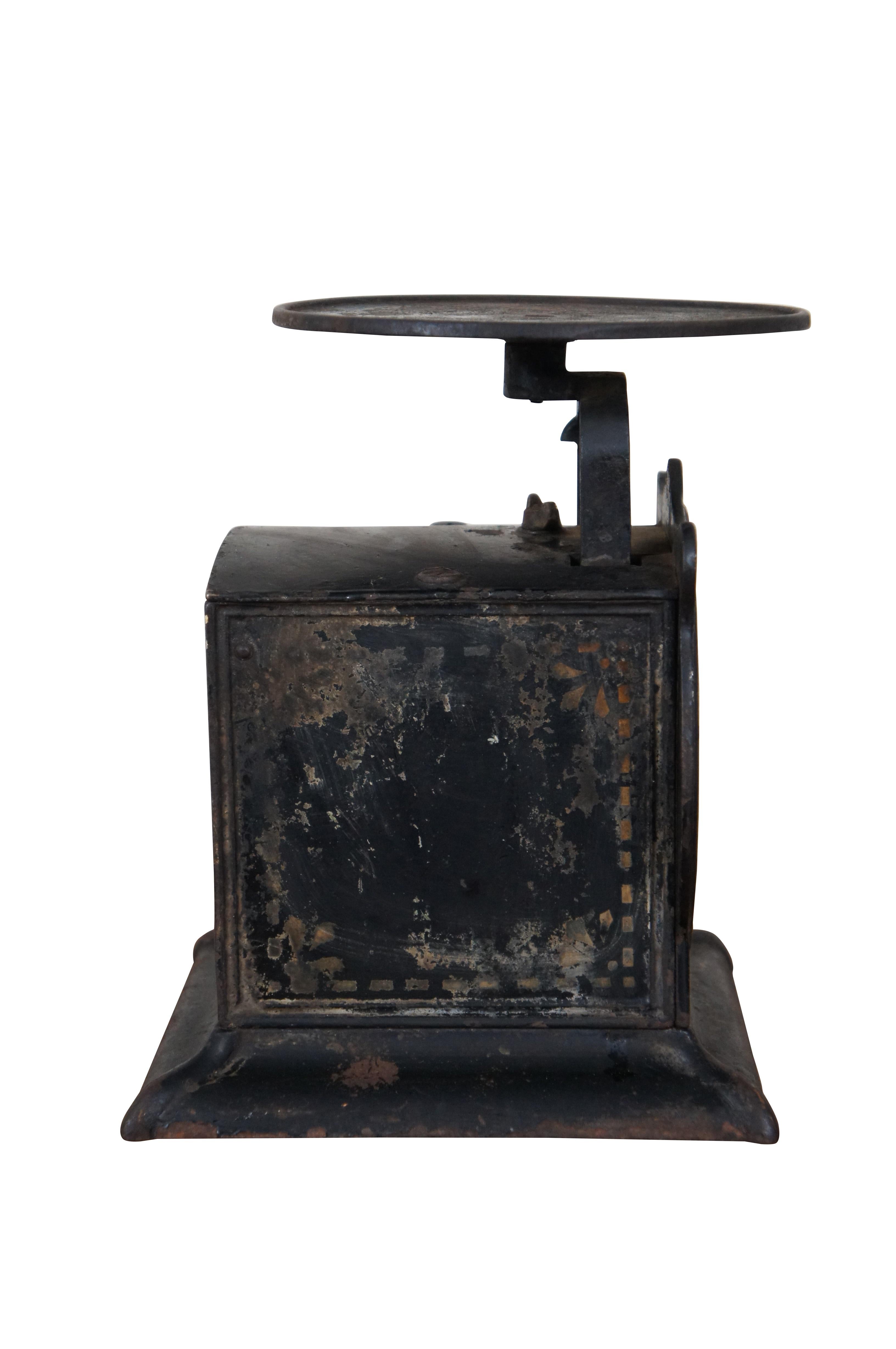 Antique Landers Frary & Clark Turnbulls General Store Family Kitchen Scale In Good Condition In Dayton, OH
