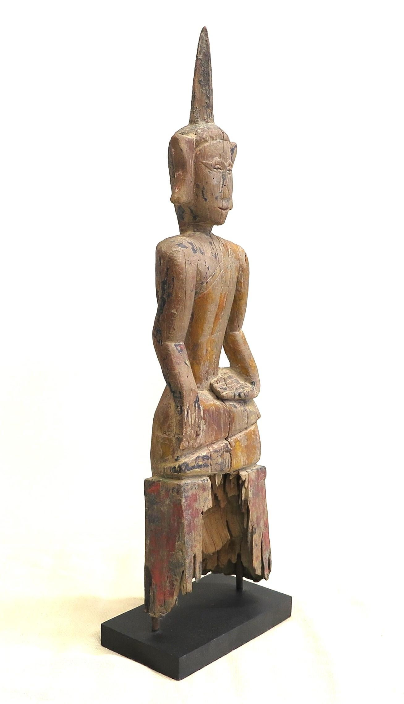 Estatua de Buda antigua de arte popular laosiano Tallado a mano en venta