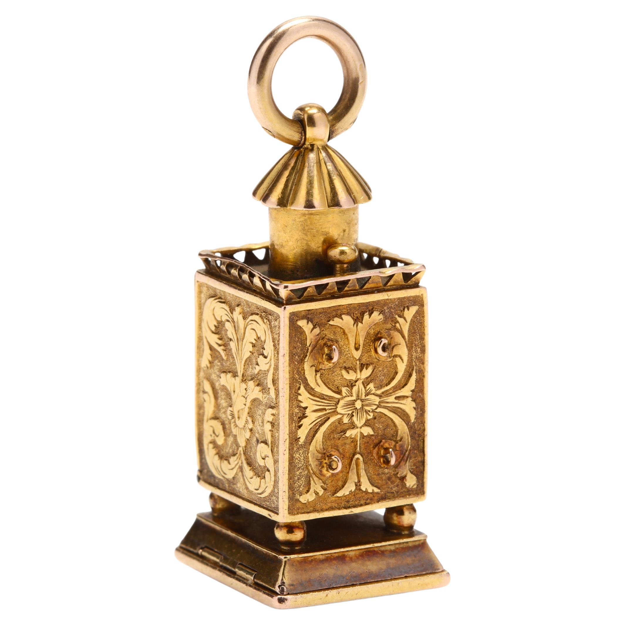 Charme antico in Lapis, charm vittoriano a forma di lanterna, charm inciso a forma di piuma, articolato