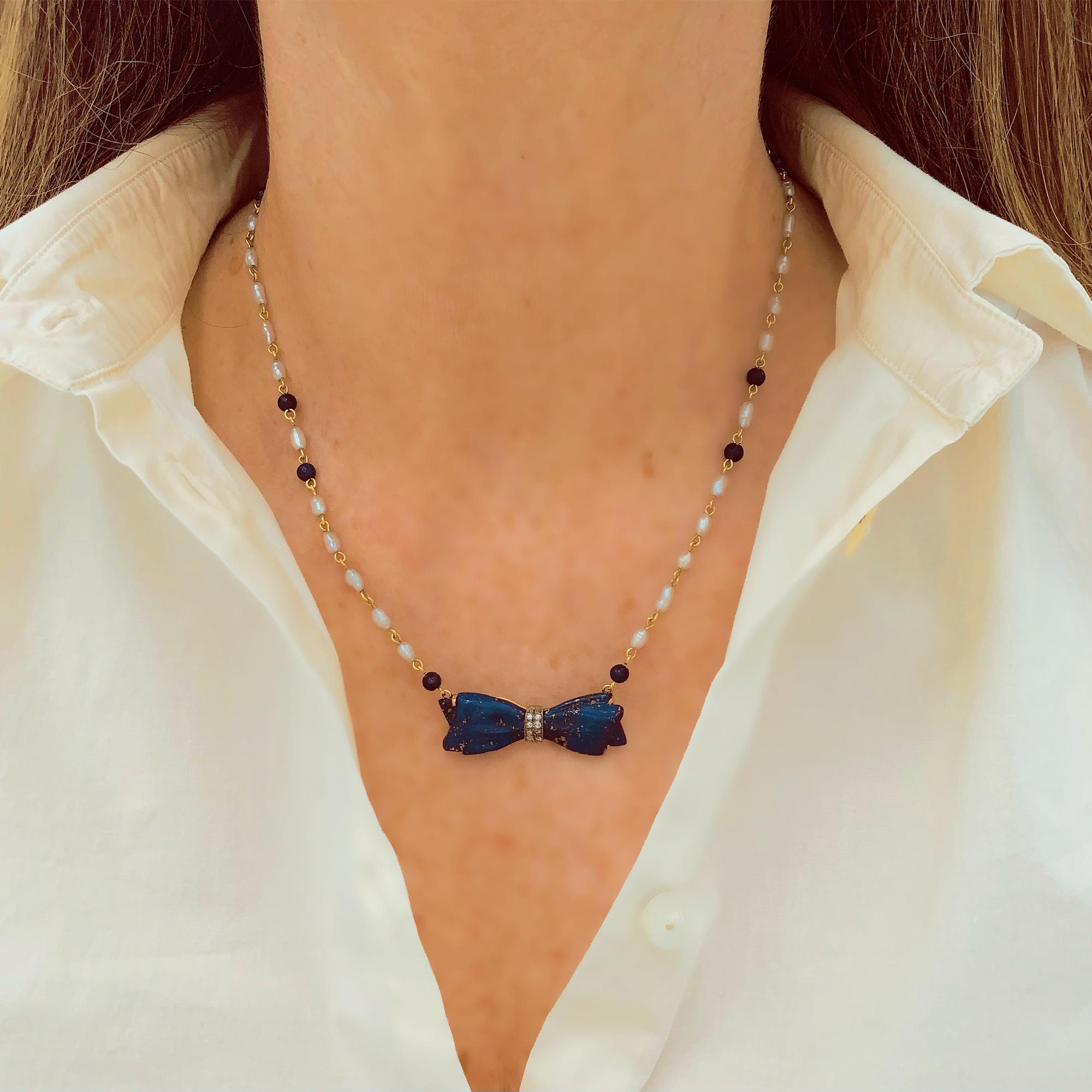 Antique Lapis Lazuli Bow Necklace with Pearls in Yellow Gold In Excellent Condition For Sale In Miami, FL