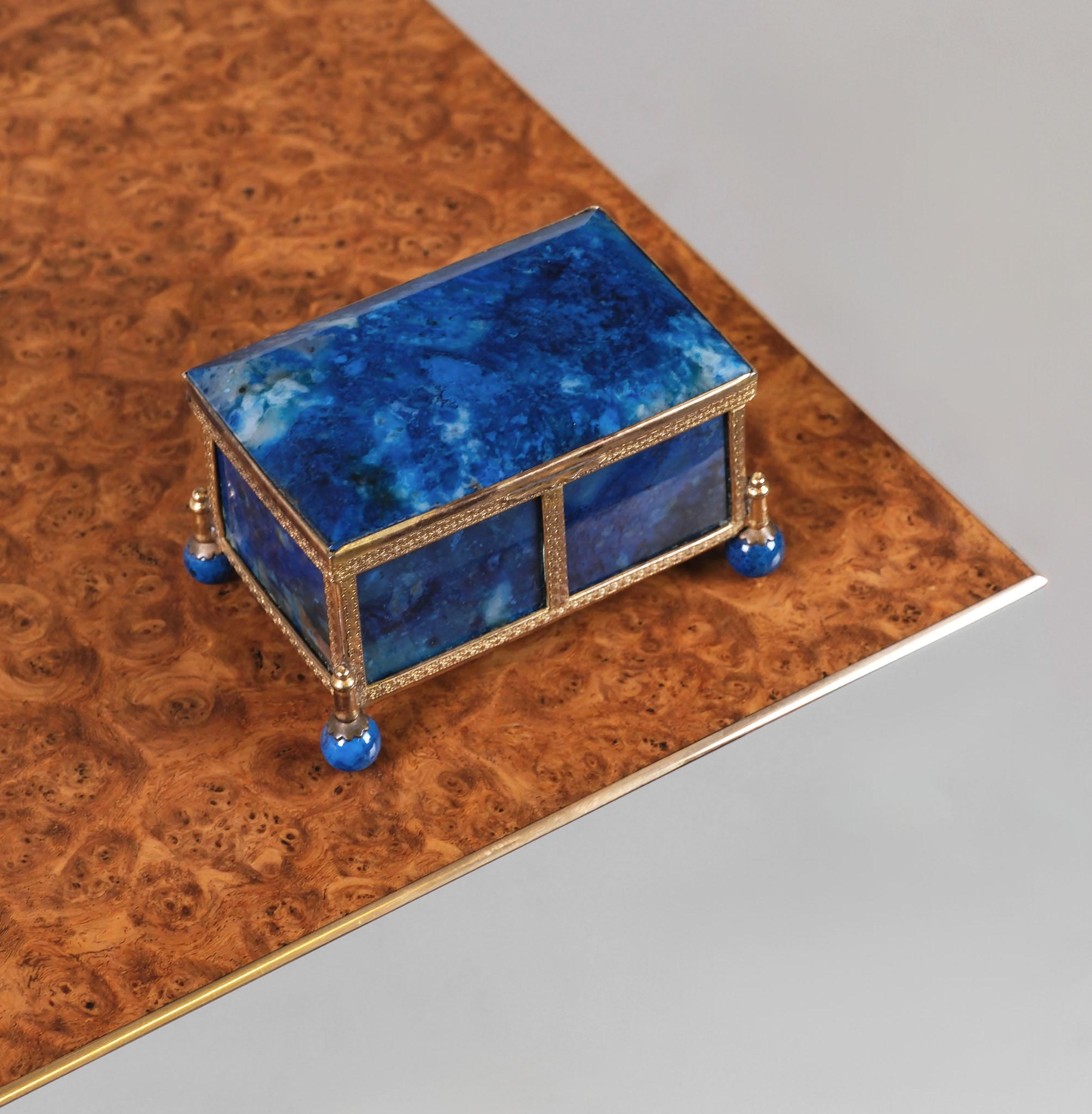 Antiguo cofre en miniatura de lapislázuli y metal dorado French Circa 1880 Lapislázuli en venta