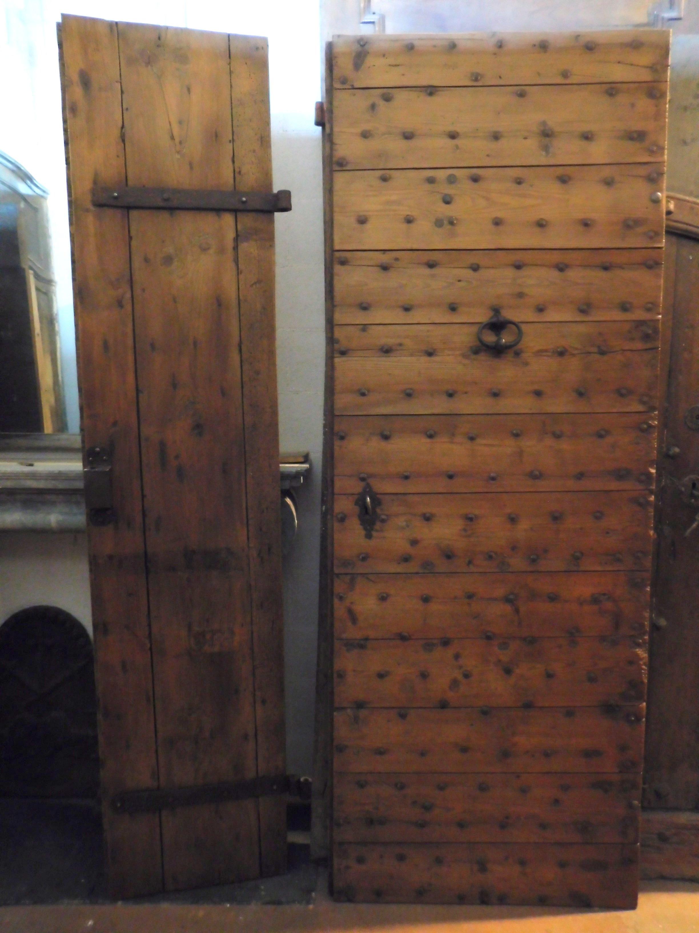 Antique Larch Entry Door, with Nails Rustic Wood, 1700, Italy In Good Condition In Cuneo, Italy (CN)