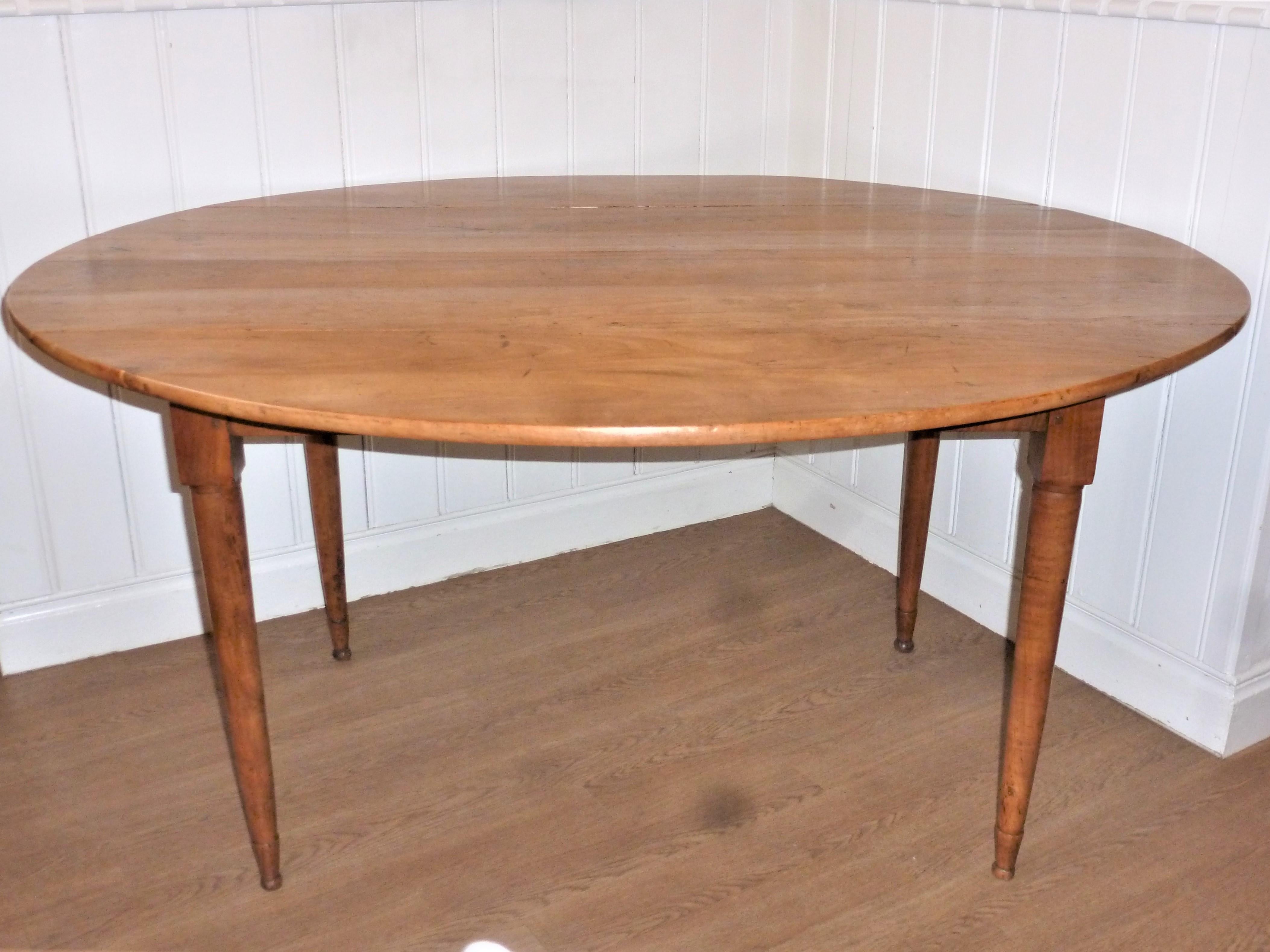 Late 18th-early 19th century French large oval cherry dining table with drop leaf on original Louis XVI legs.
Made with the traditional small pegs.
Lovely color, woodgrain and patination. Looks like blond walnut.
Early example, simple yet very