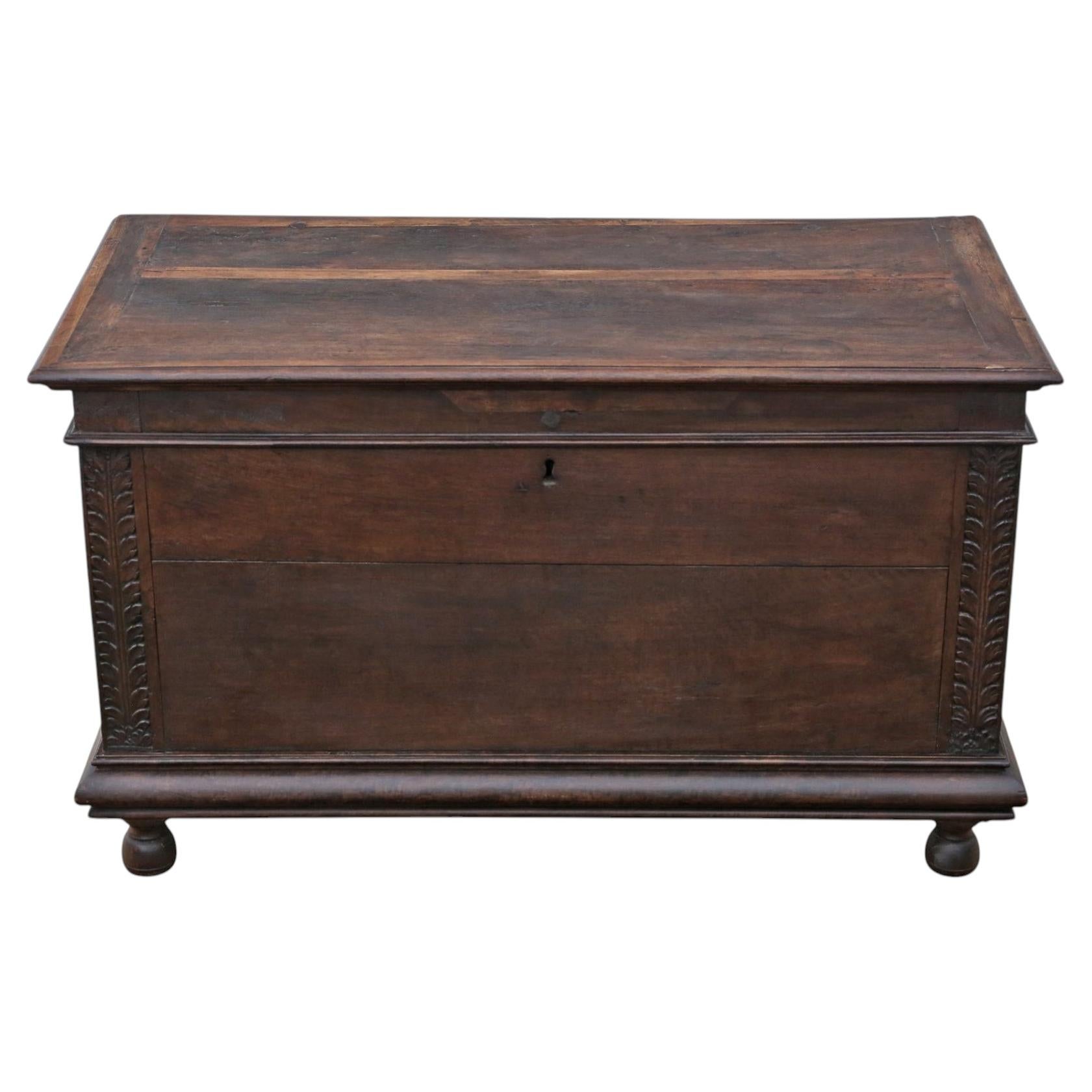 Antique Large 18th Century European Oak Coffer / Mule Chest – Fine Quality For Sale