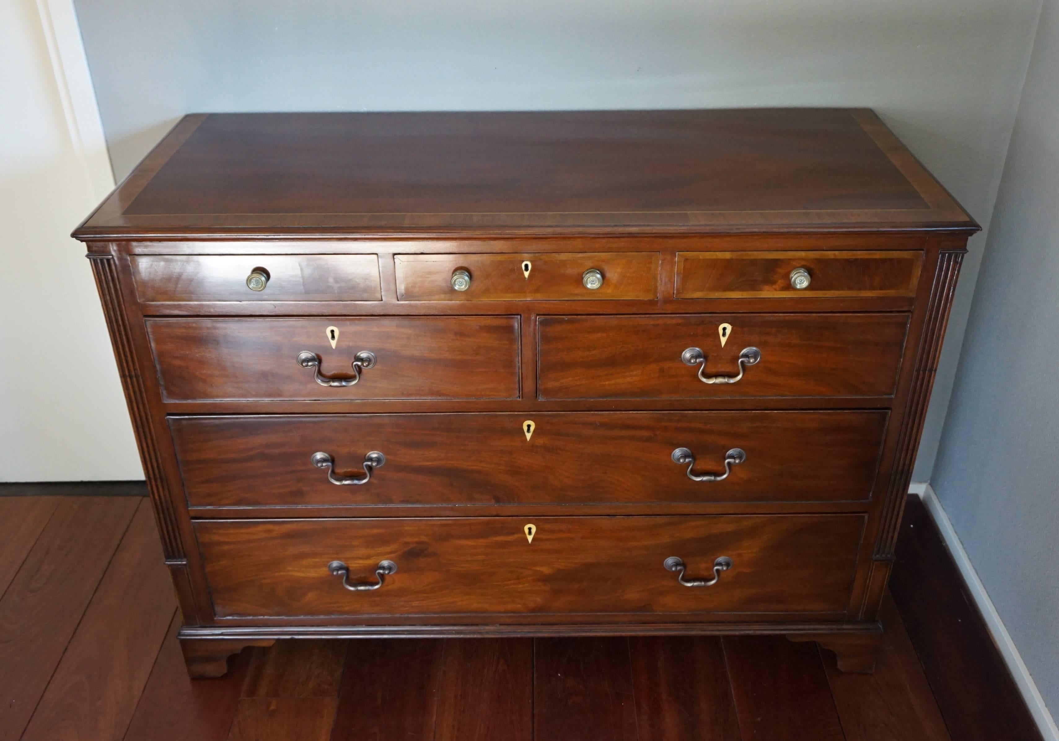 Rare, large and stunning late 1700s bachelor's chest.

In the late 18th century you would have had to be very wealthy to be able to buy this stunning & sizable bachelor's chest. A normal size one would have been very expensive, but this large and