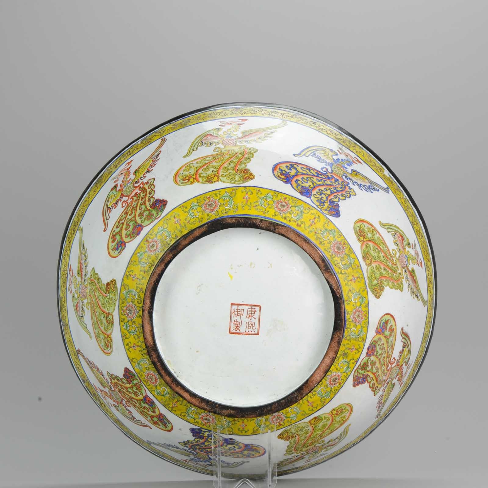 Ancien grand bol cantonéen marqué Kangxi, marqué du palais de Bejing et dragon chinois en vente 8
