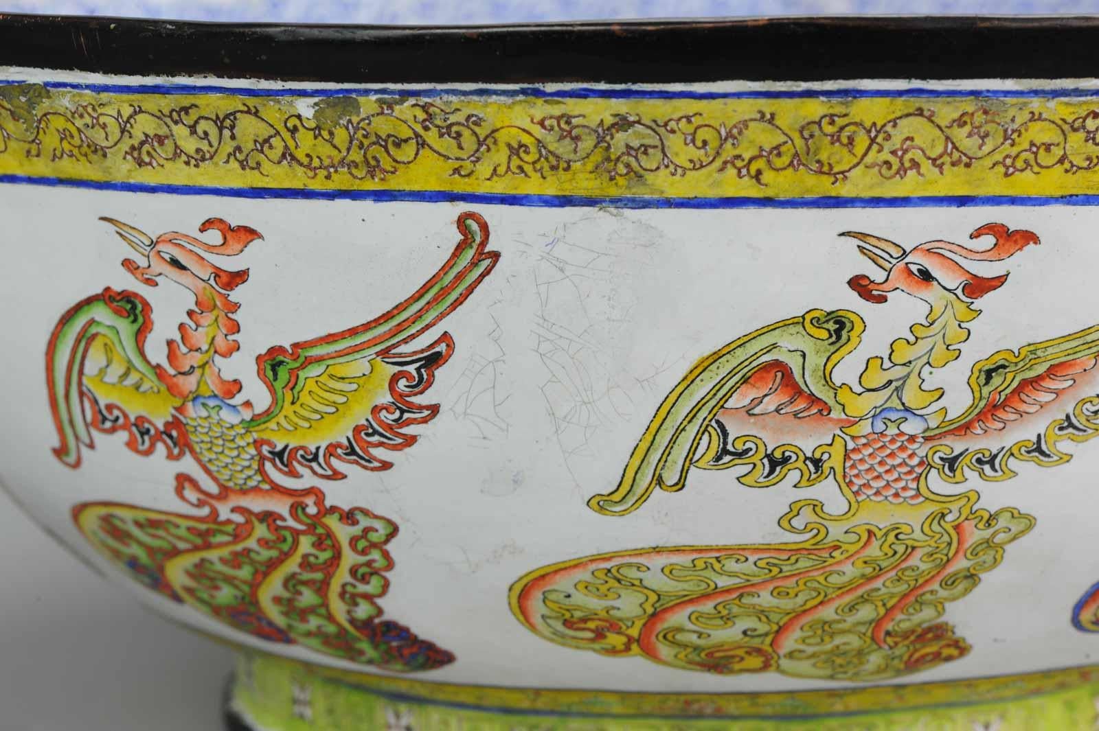 Ancien grand bol cantonéen marqué Kangxi, marqué du palais de Bejing et dragon chinois en vente 11