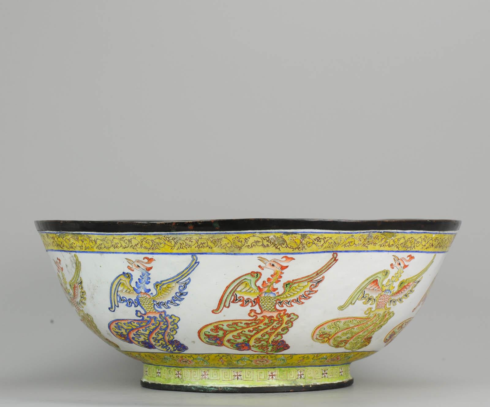 Chinois Ancien grand bol cantonéen marqué Kangxi, marqué du palais de Bejing et dragon chinois en vente