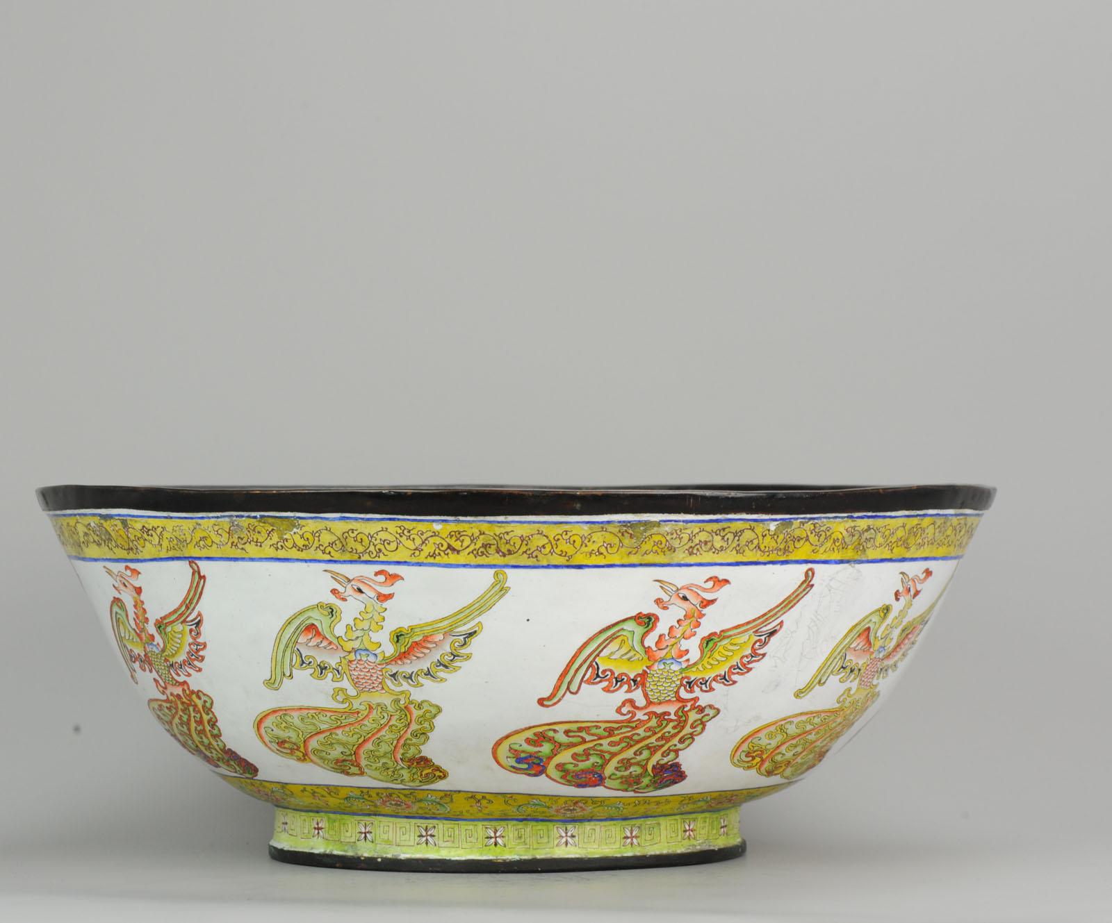 XIXe siècle Ancien grand bol cantonéen marqué Kangxi, marqué du palais de Bejing et dragon chinois en vente