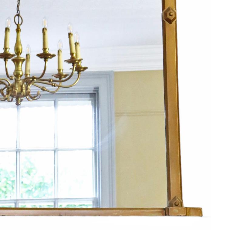 Verre Grand miroir mural doré du 19ème siècle de qualité Arts and Crafts en vente
