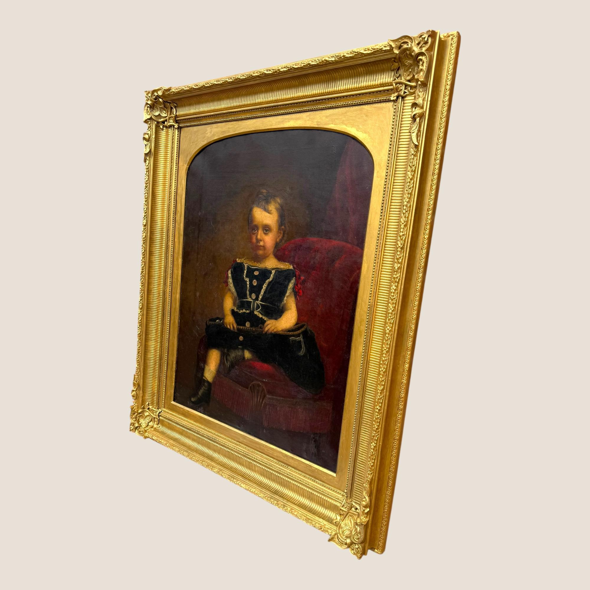 Nous avons ici une grande peinture à l'huile ancienne du 19e siècle représentant une jeune fille en robe noire avec des boutons tenant un cheval.  culture assise sur une chaise à pied cabriole rouge dans un cadre en bois sculpté et doré. Des détails