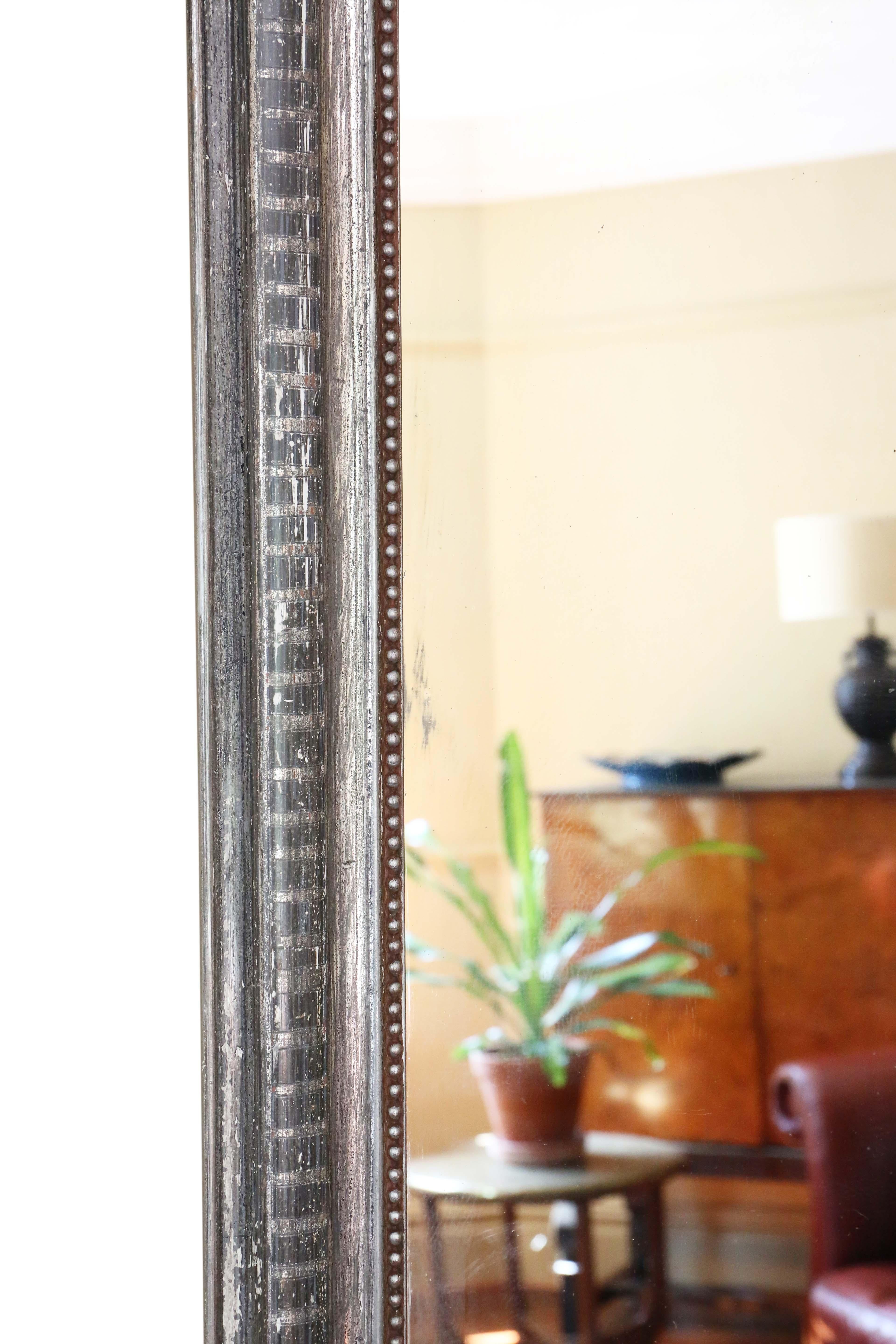Espejo de pared antiguo grande dorado de plata del siglo XIX - Calidad en venta 1