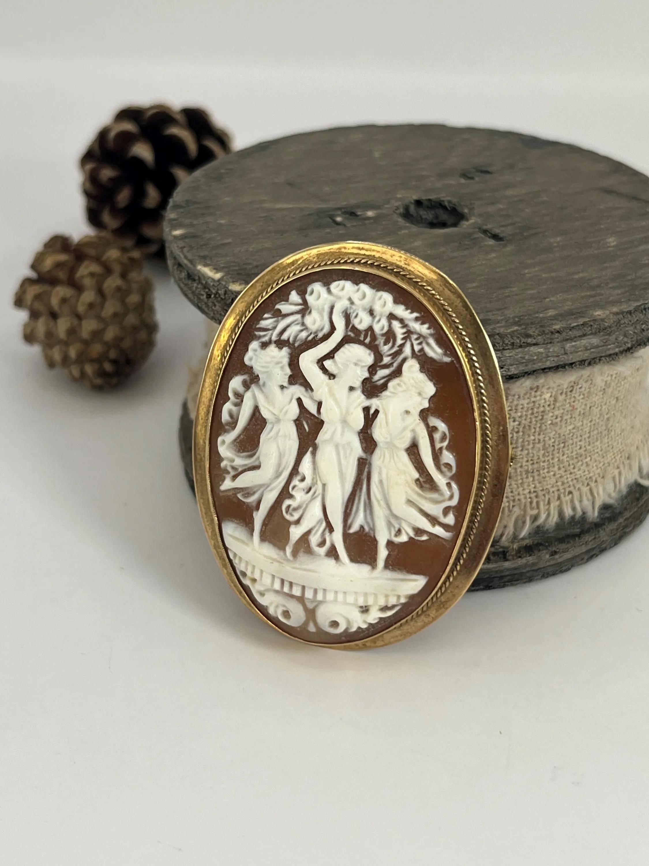 Antique Large 9ct Gold, 1920s Three Graces Shell Cameo Portrait Brooch For Sale 6