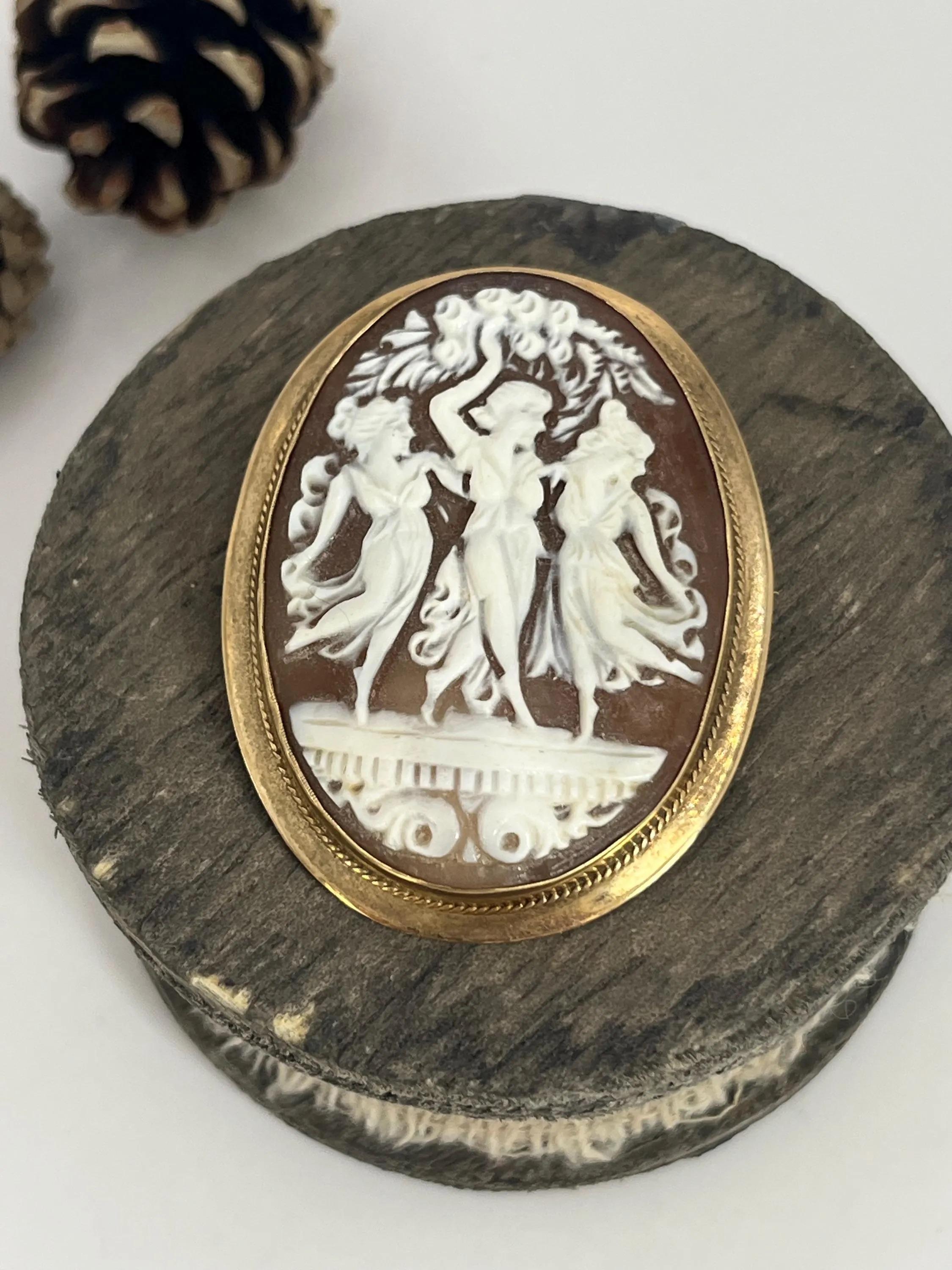 Antique Large 9ct Gold, 1920s Three Graces Shell Cameo Portrait Brooch For Sale 8