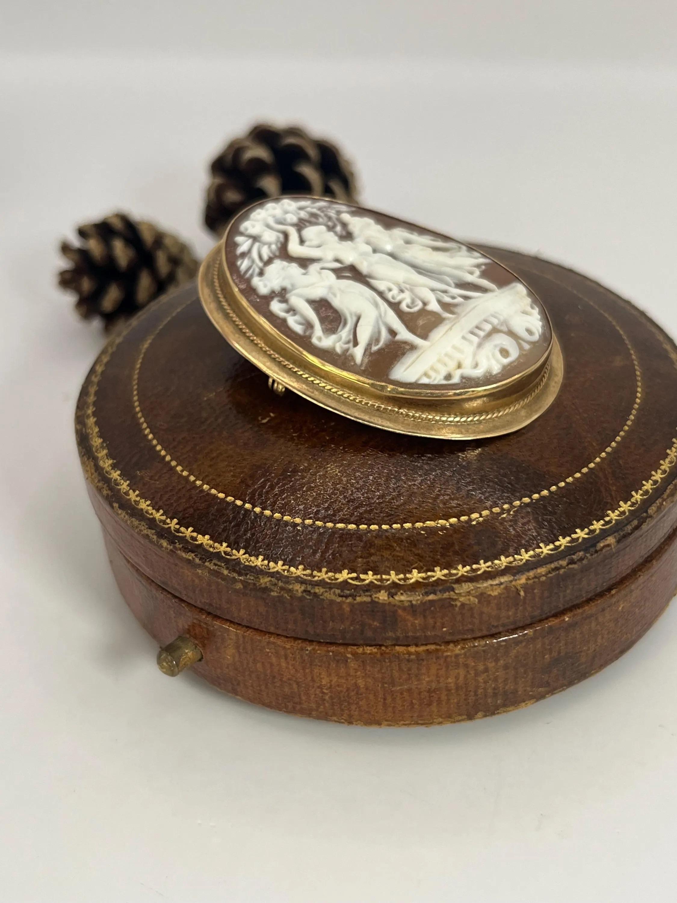 Antique Large 9ct Gold, 1920s Three Graces Shell Cameo Portrait Brooch For Sale 2