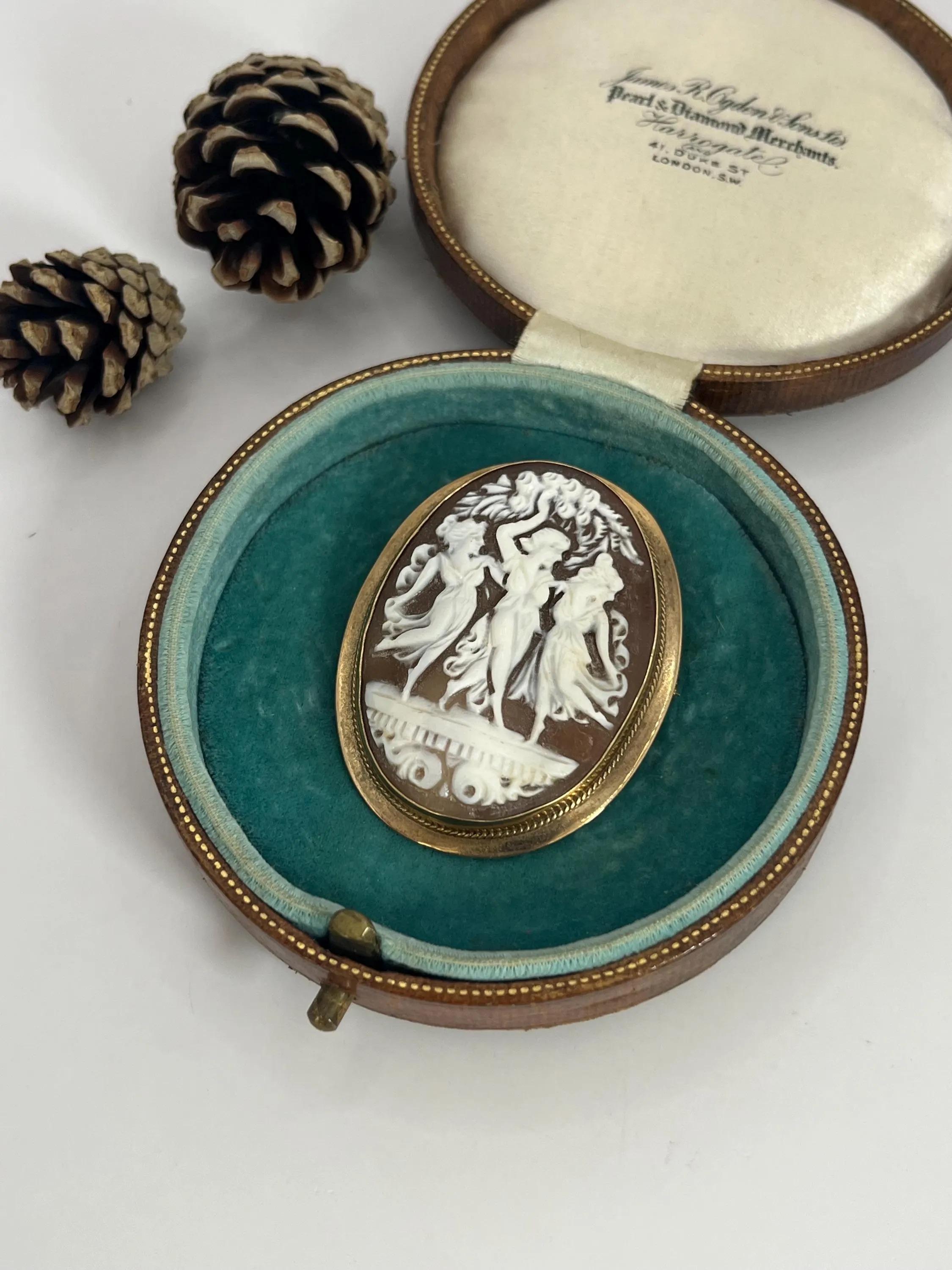 Antique Large 9ct Gold, 1920s Three Graces Shell Cameo Portrait Brooch For Sale 4