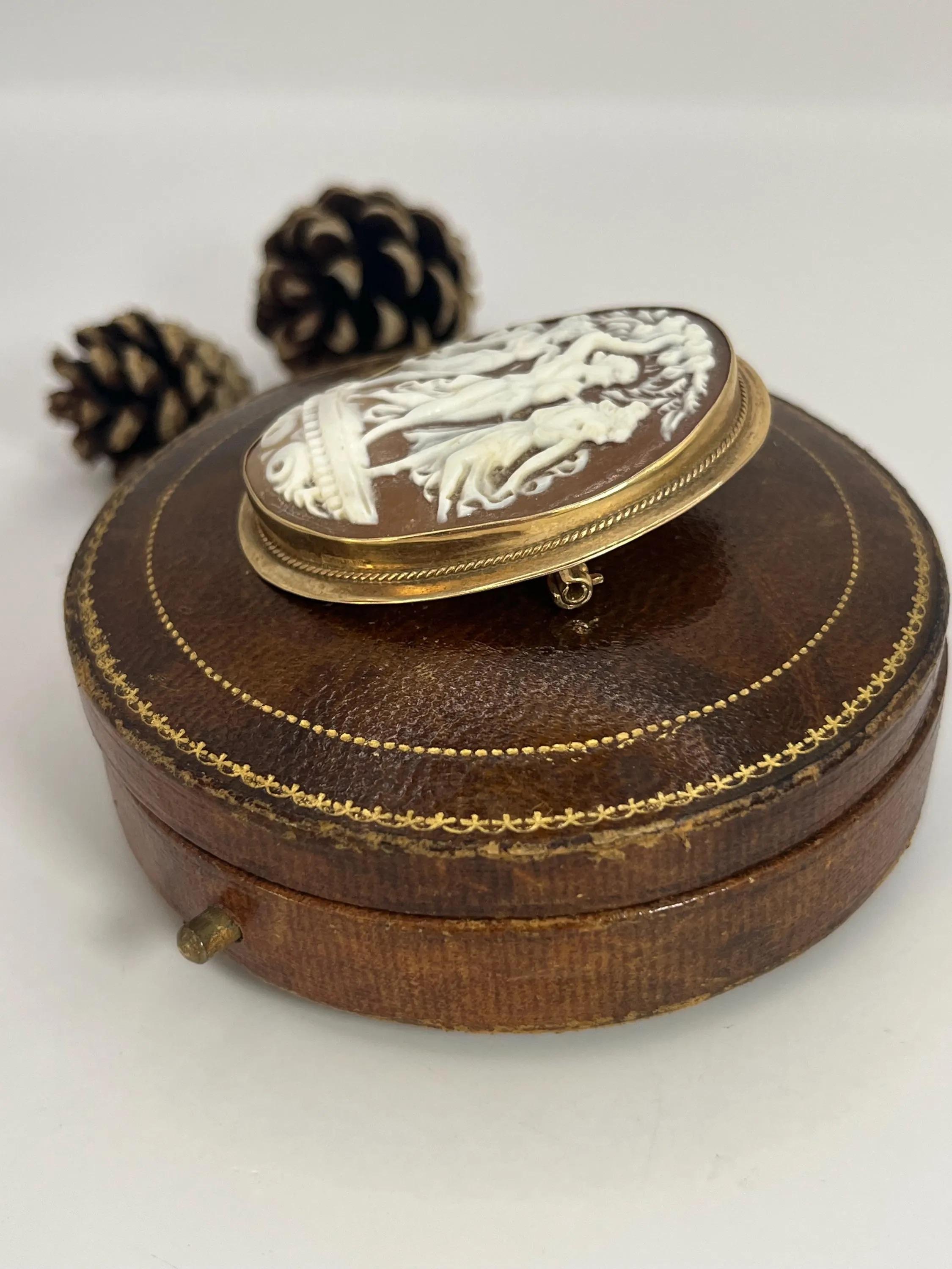 Antique Large 9ct Gold, 1920s Three Graces Shell Cameo Portrait Brooch For Sale 5