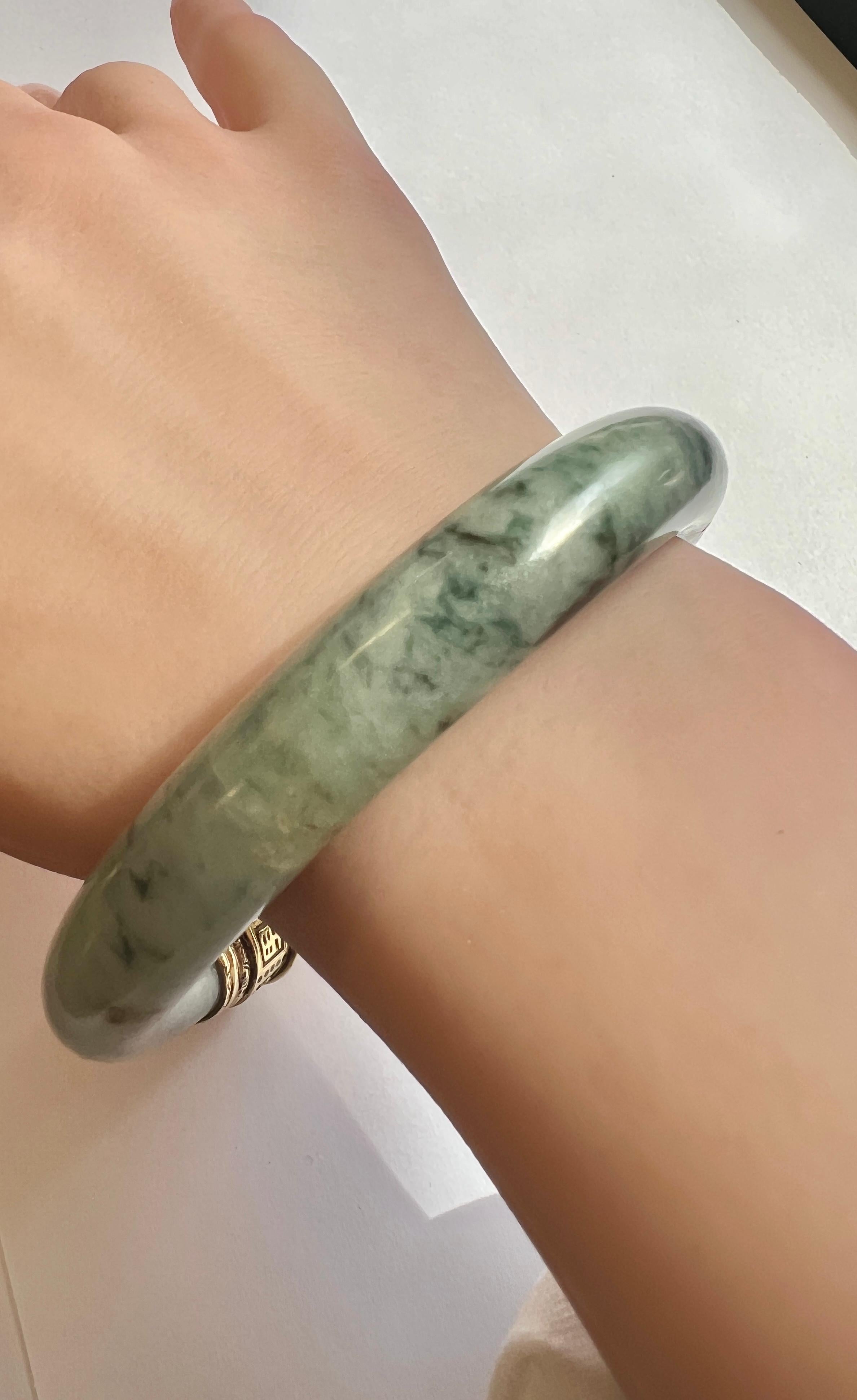 Bracciale cinese antico grande AAA con giada e perle in oro giallo 18 carati 3D In condizioni ottime in vendita a New York, NY