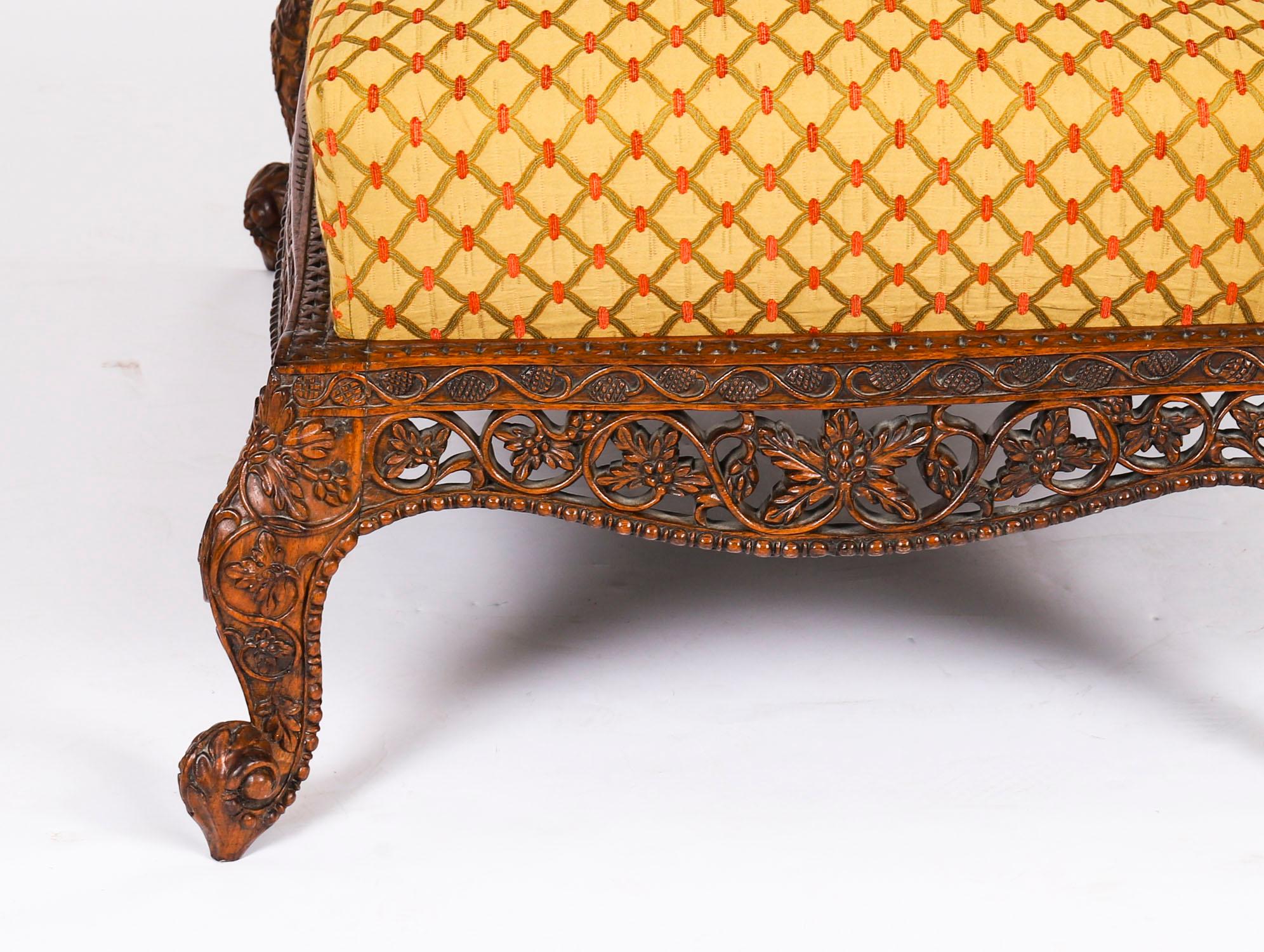 Antiguo Gran Taburete Angloindio Otomano Mesa de centro Siglo XIX en venta 4