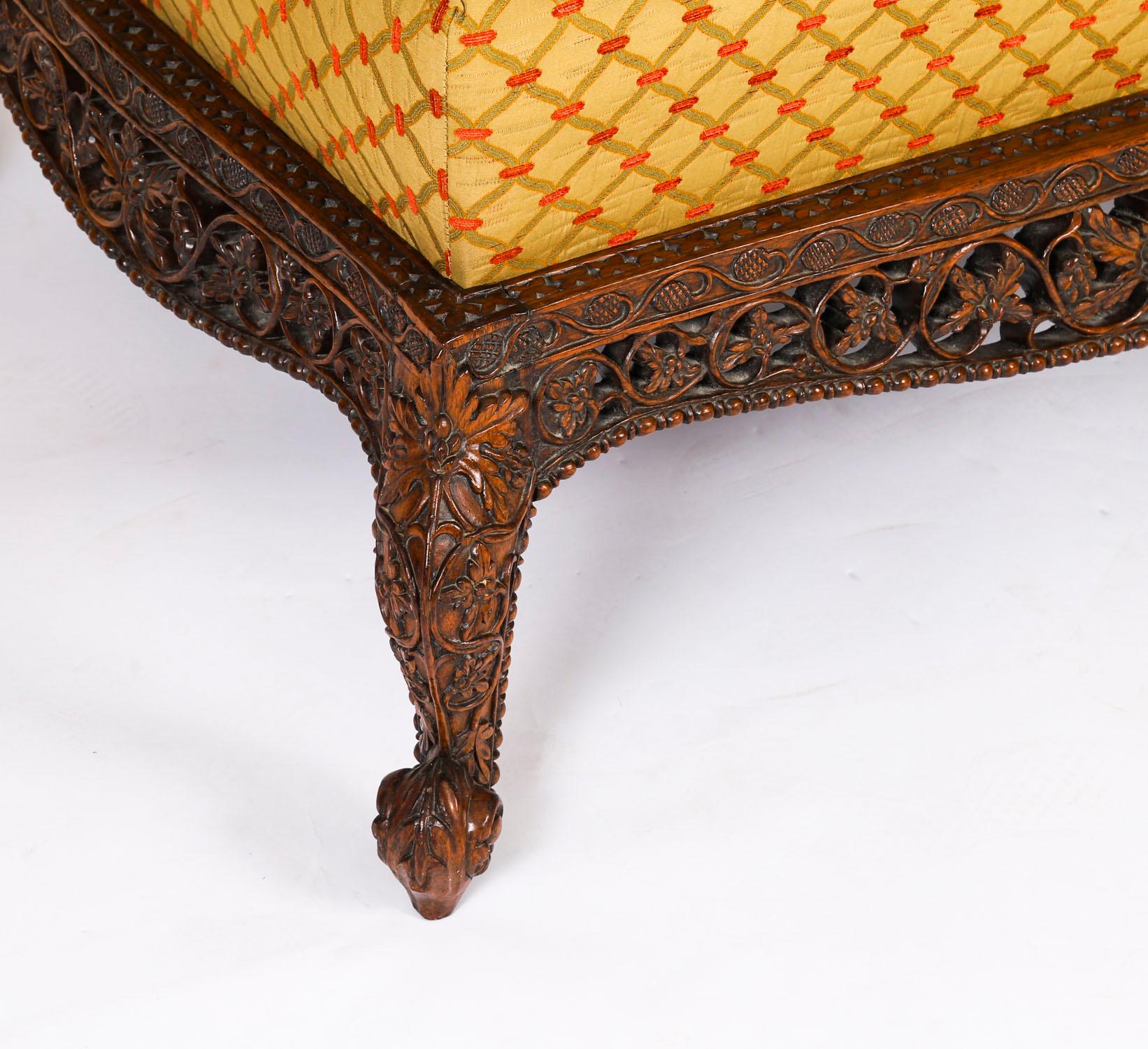 Antiguo Gran Taburete Angloindio Otomano Mesa de centro Siglo XIX en venta 5