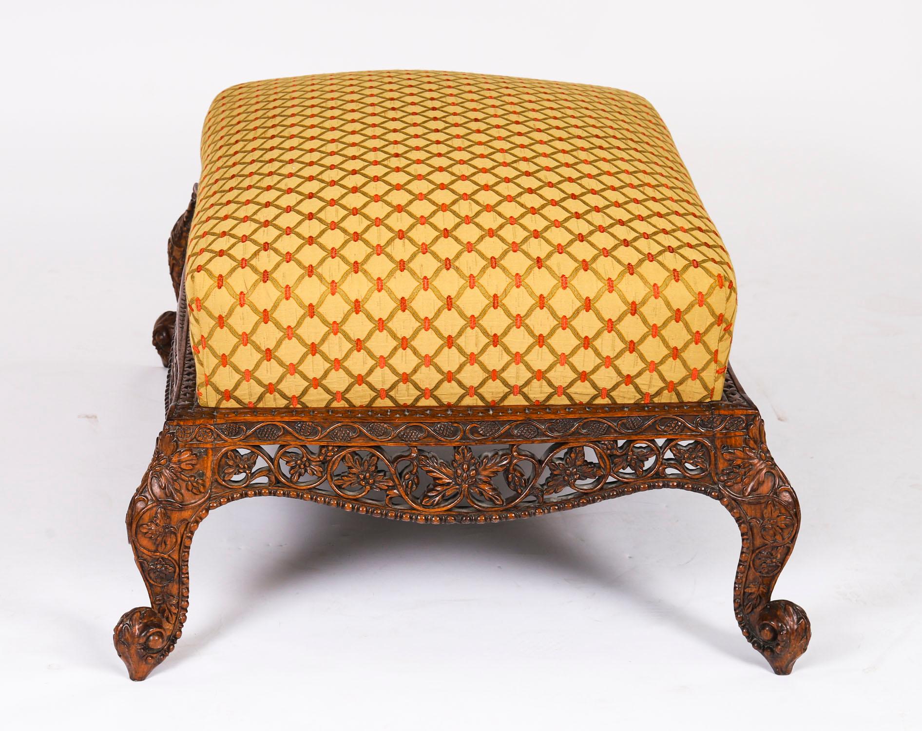 Antiguo Gran Taburete Angloindio Otomano Mesa de centro Siglo XIX en venta 6