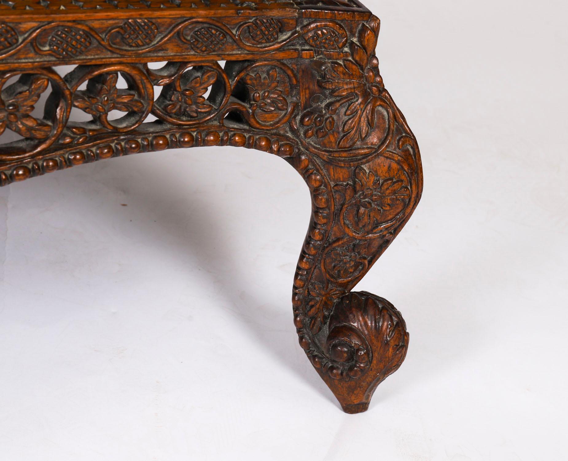 Antiguo Gran Taburete Angloindio Otomano Mesa de centro Siglo XIX en venta 7