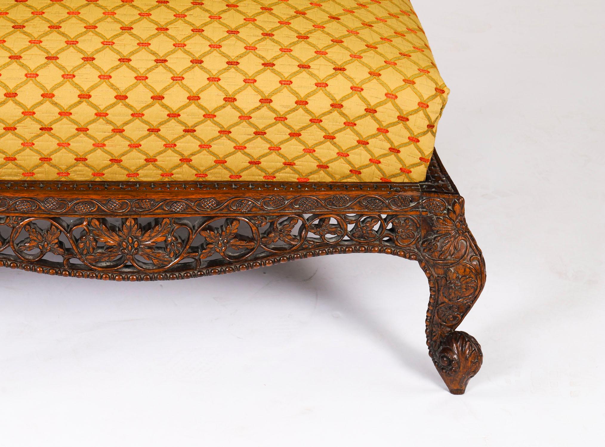 Antiguo Gran Taburete Angloindio Otomano Mesa de centro Siglo XIX Tallado en venta