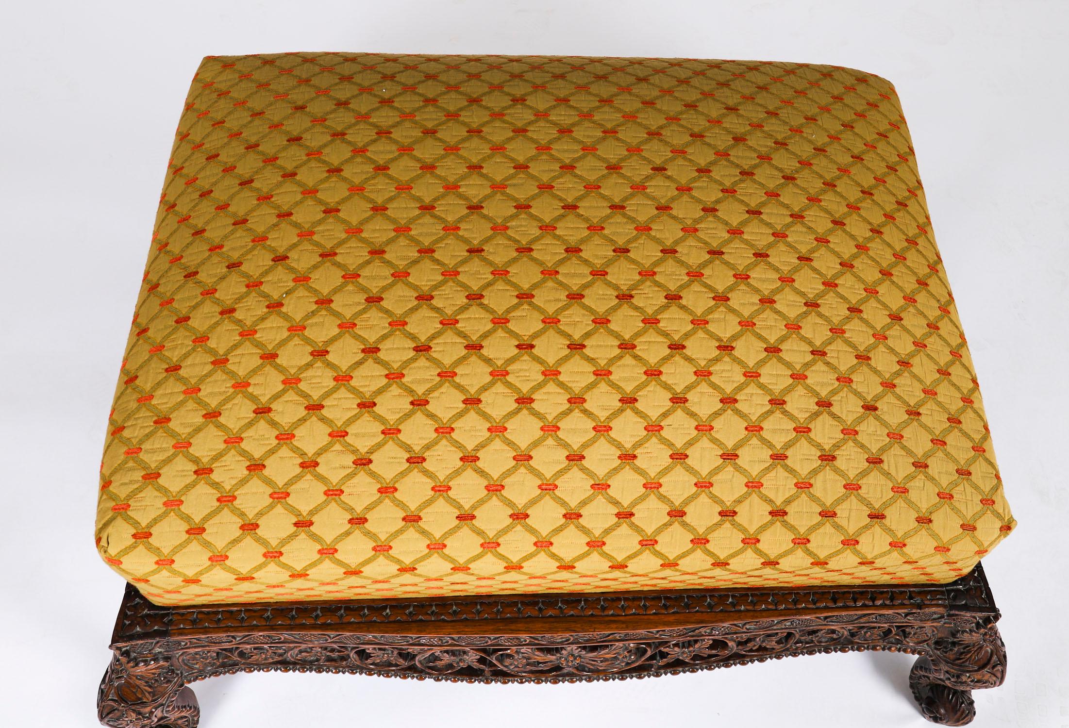 Antiguo Gran Taburete Angloindio Otomano Mesa de centro Siglo XIX siglo XIX en venta