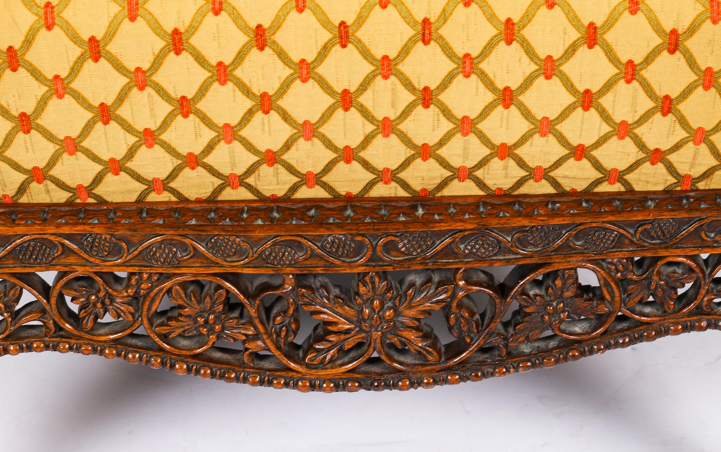 Antiguo Gran Taburete Angloindio Otomano Mesa de centro Siglo XIX en venta 2