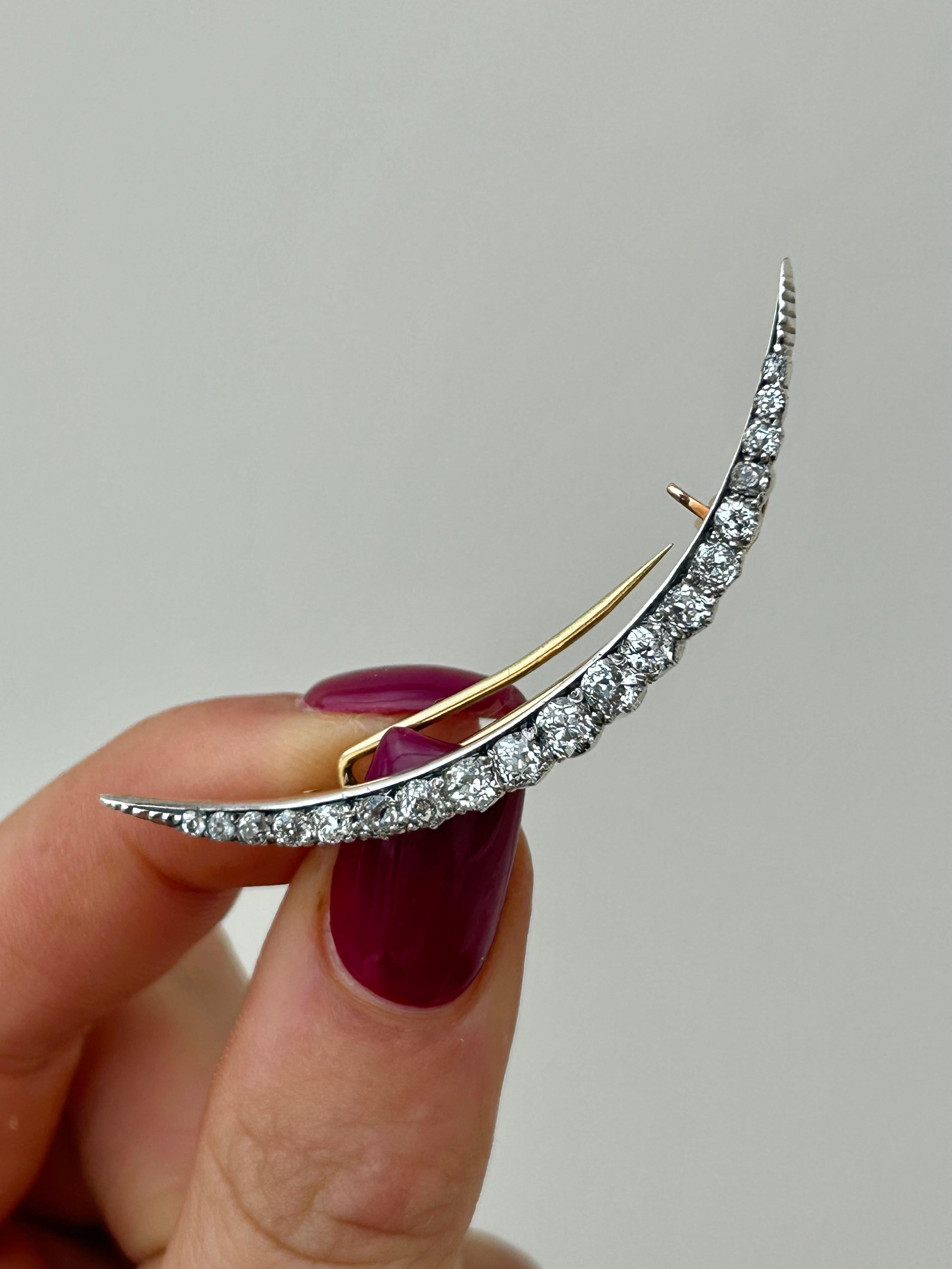 Antique Large Approx 1.80 Carat Diamond Crescent Brooch in Gold In Excellent Condition For Sale In Chipping Campden, GB