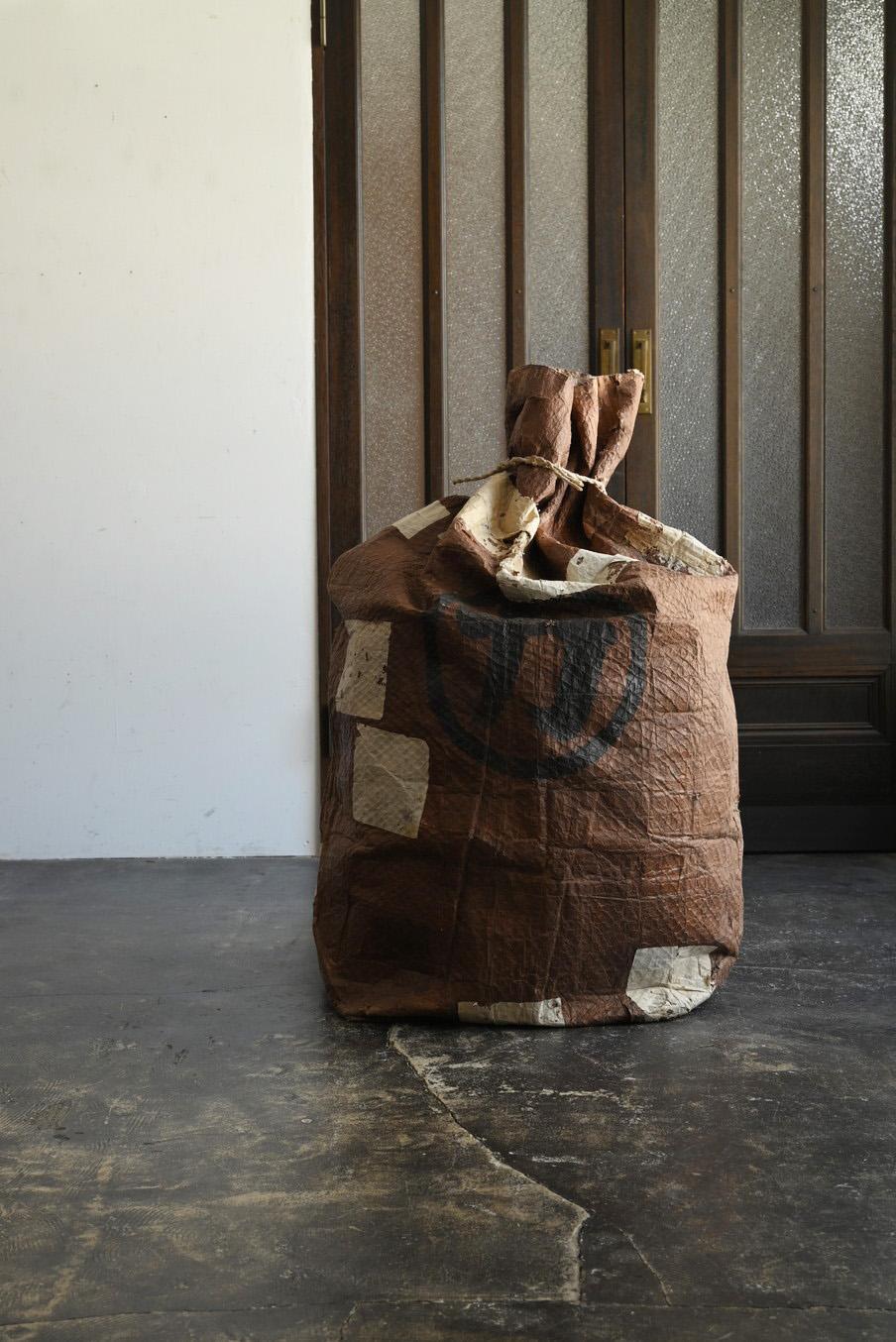 Grand sac ancien en papier et corde japonais / 1868-1920 / Objects for Objects Wabi-Sabi en vente 3