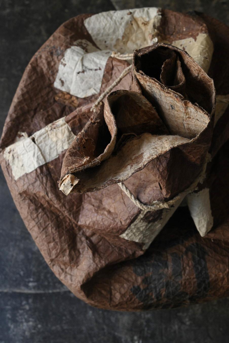 Grand sac ancien en papier et corde japonais / 1868-1920 / Objects for Objects Wabi-Sabi en vente 5