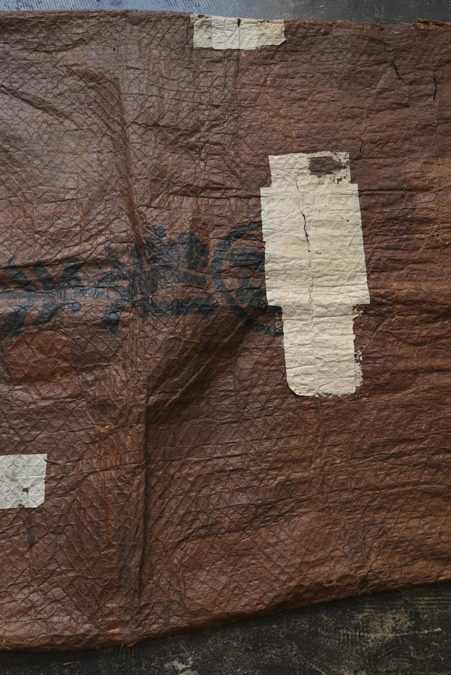 Grand sac ancien en papier et corde japonais / 1868-1920 / Objects for Objects Wabi-Sabi en vente 9