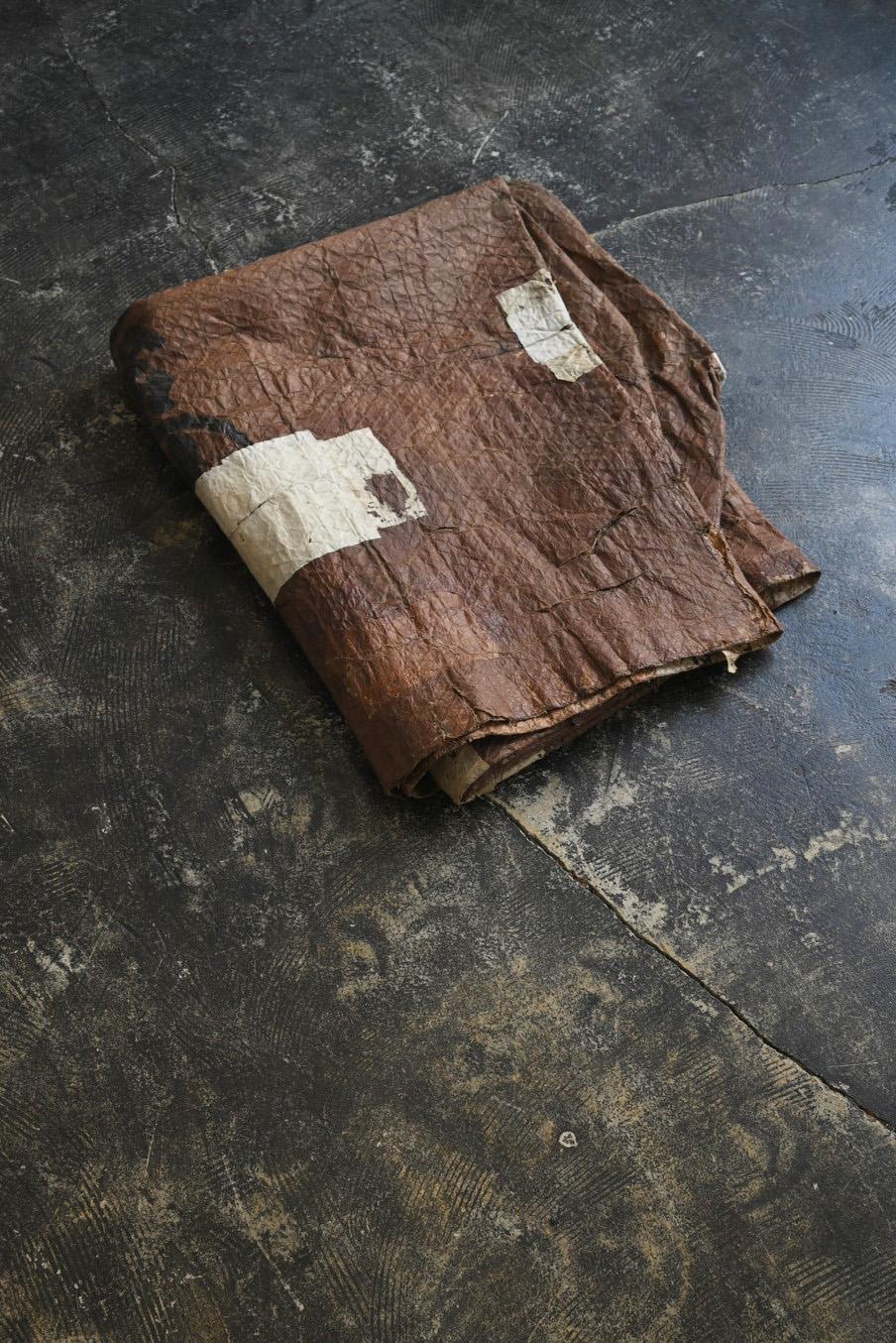 Grand sac ancien en papier et corde japonais / 1868-1920 / Objects for Objects Wabi-Sabi en vente 11