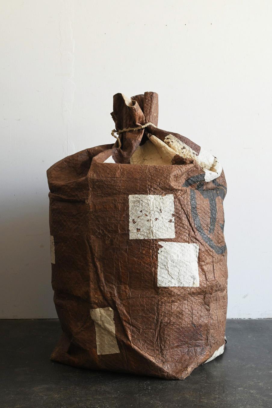 Grand sac ancien en papier et corde japonais / 1868-1920 / Objects for Objects Wabi-Sabi Bon état - En vente à Sammu-shi, Chiba