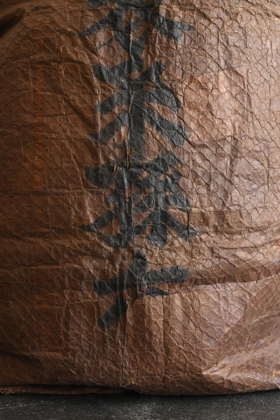 Papier Grand sac ancien en papier et corde japonais / 1868-1920 / Objects for Objects Wabi-Sabi en vente