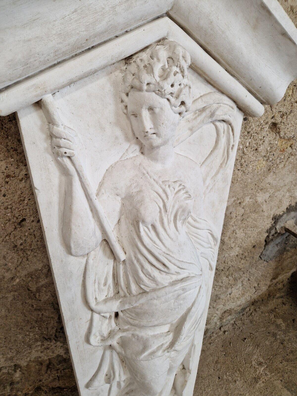 Antiguo Gran bajorrelieve Iglesia parisina Neoclásico en venta