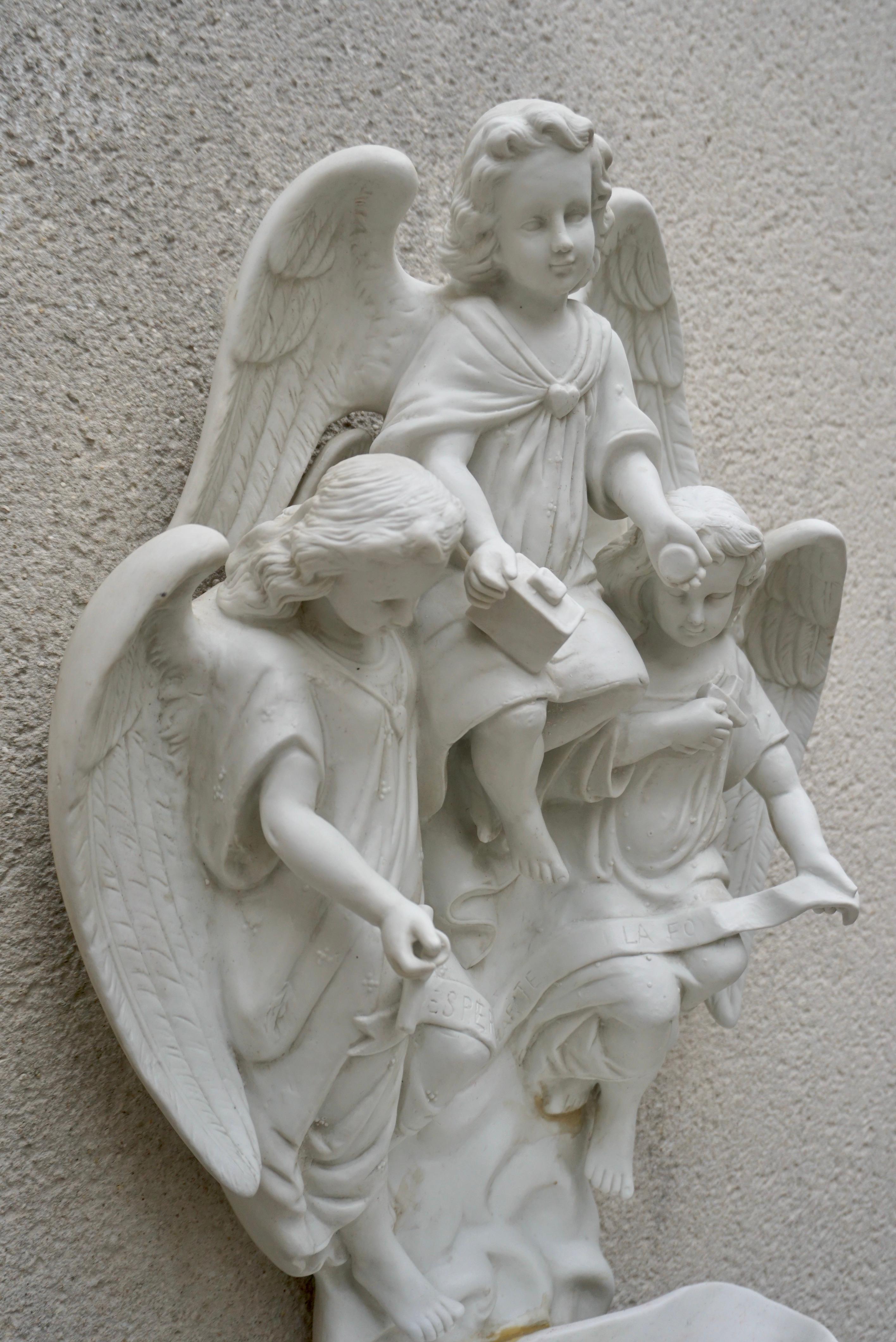 Antike große Heilige Wasserkanne aus Biskuitporzellan mit Engeln aus Biskuit im Angebot 3