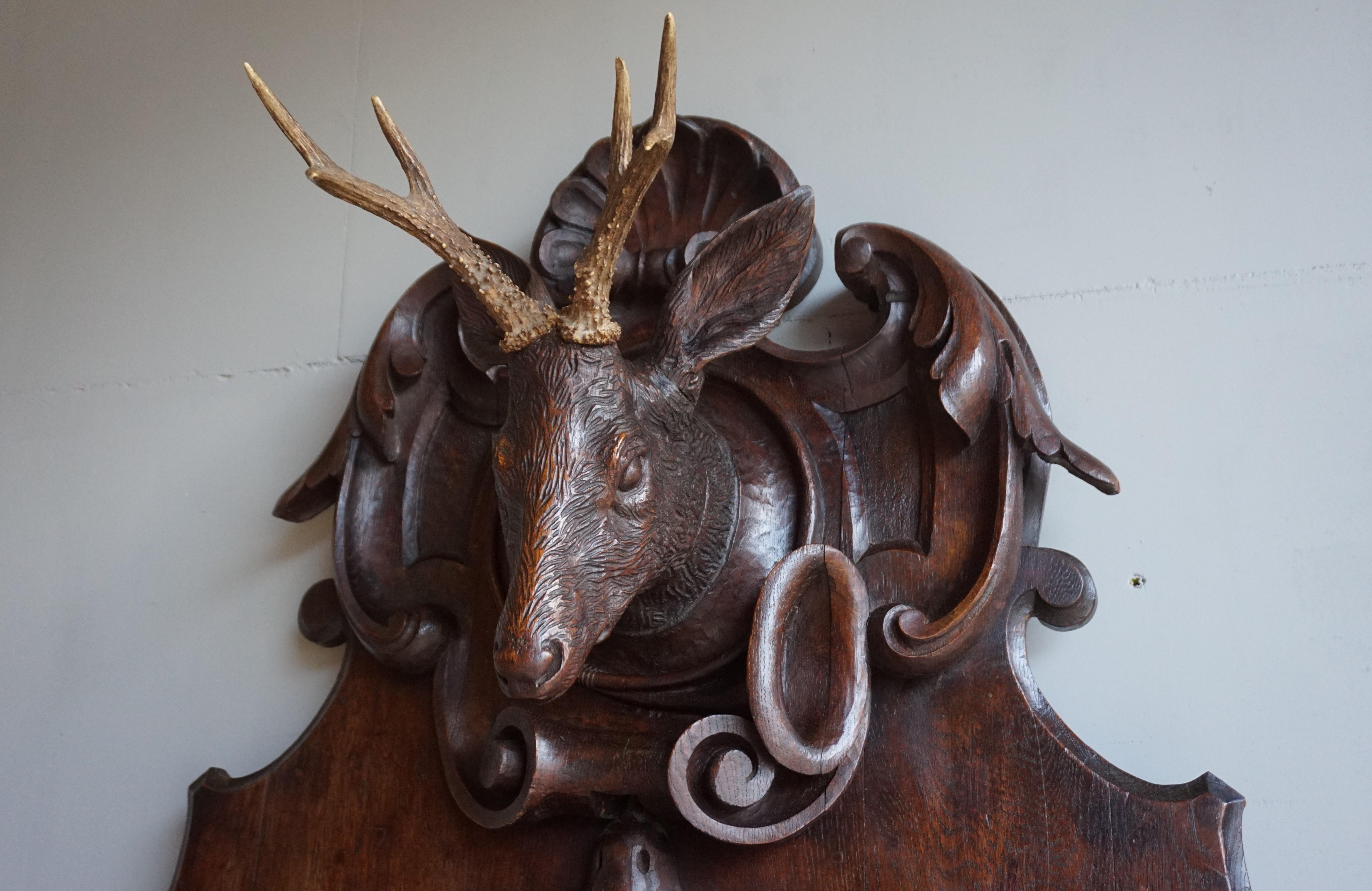 Antiquities & Large Black Forest Gun / Rifle Rack w. Sculpture de tête de cerf sculptée à la main en vente 6