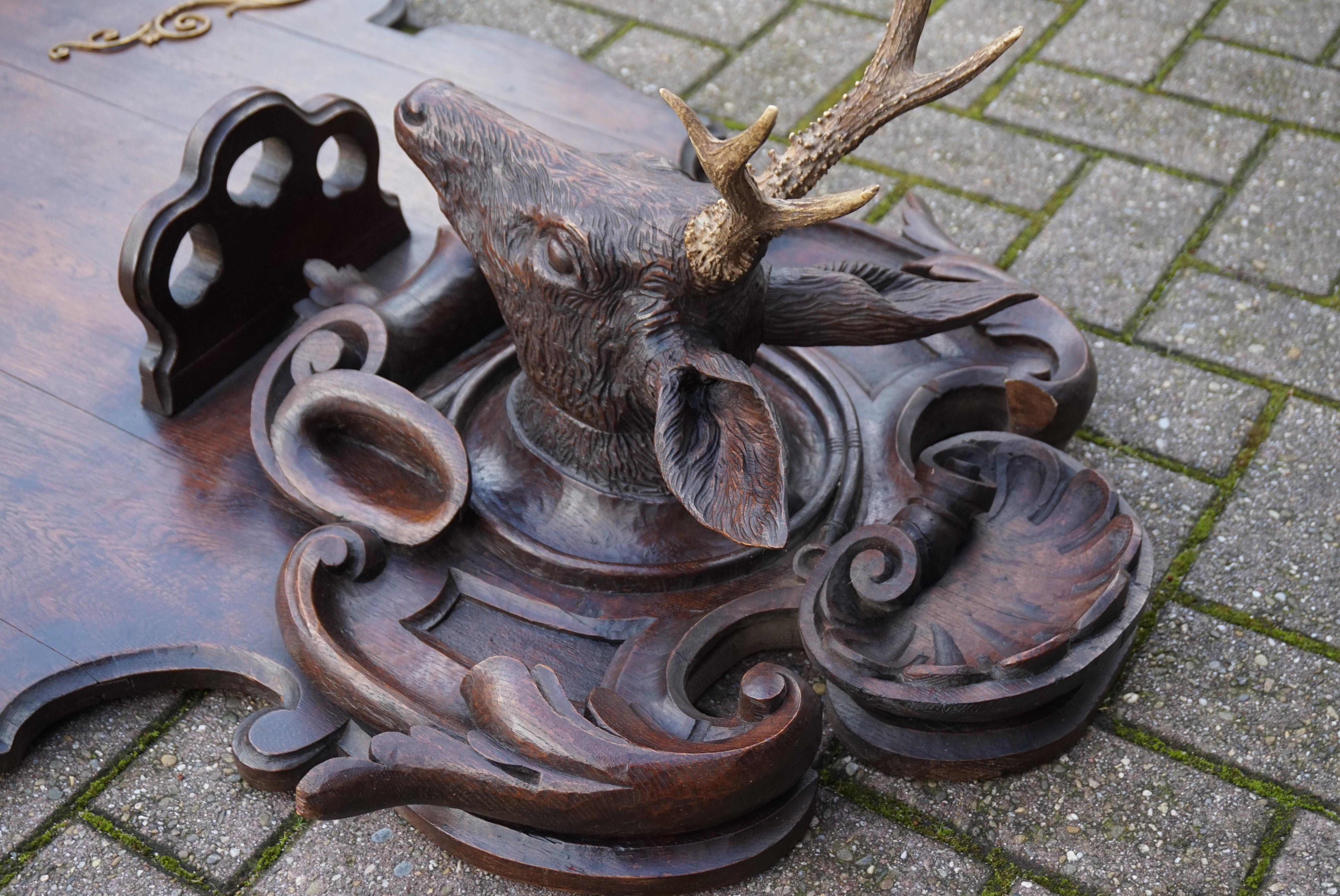 Antique & Large Black Forest Gun / Rifle Rack w. Hand Carved Deer Head Sculpture In Good Condition For Sale In Lisse, NL