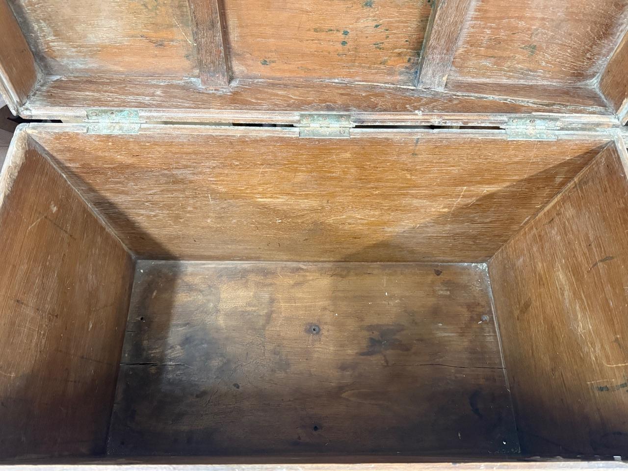 Legno Cassapanca antica per coperte di grandi dimensioni in vendita