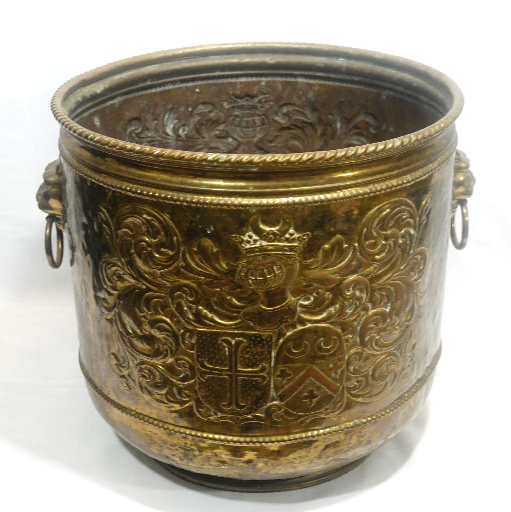 English Antique Large Brass Firewood Bucket w/Repousse Armorial Pattern (14-CB4) 19th C.