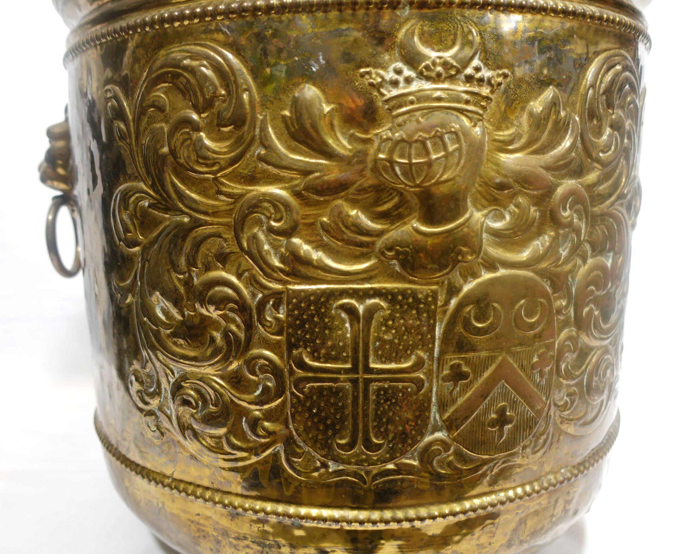 19th Century Antique Large Brass Firewood Bucket w/Repousse Armorial Pattern (14-CB4) 19th C.