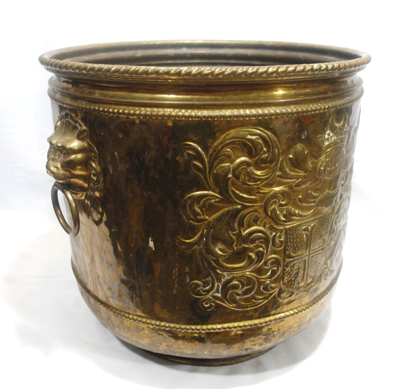 Antique Large Brass Firewood Bucket w/Repousse Armorial Pattern (14-CB4) 19th C. 1