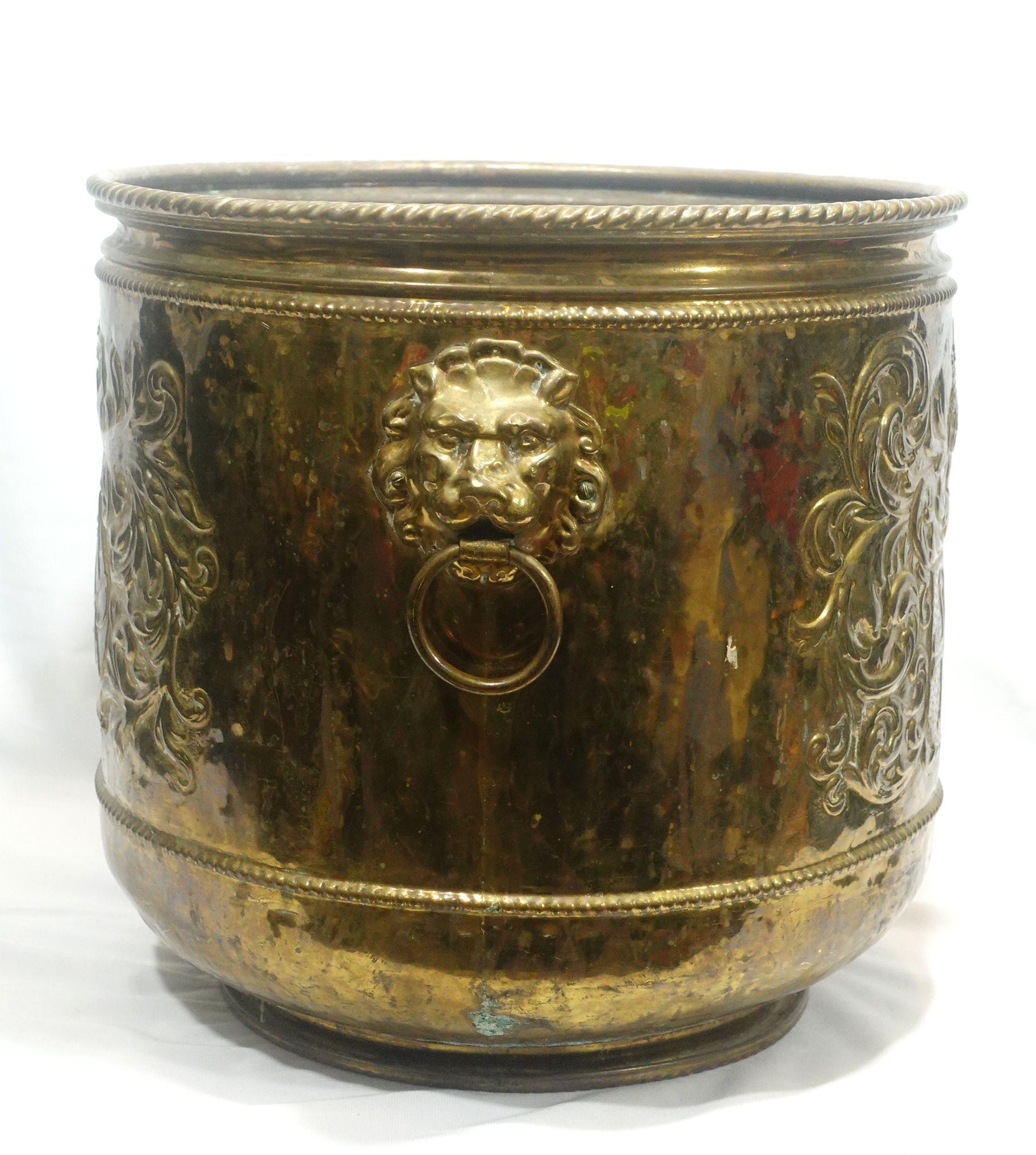 Antique Large Brass Firewood Bucket w/Repousse Armorial Pattern (14-CB4) 19th C. 3