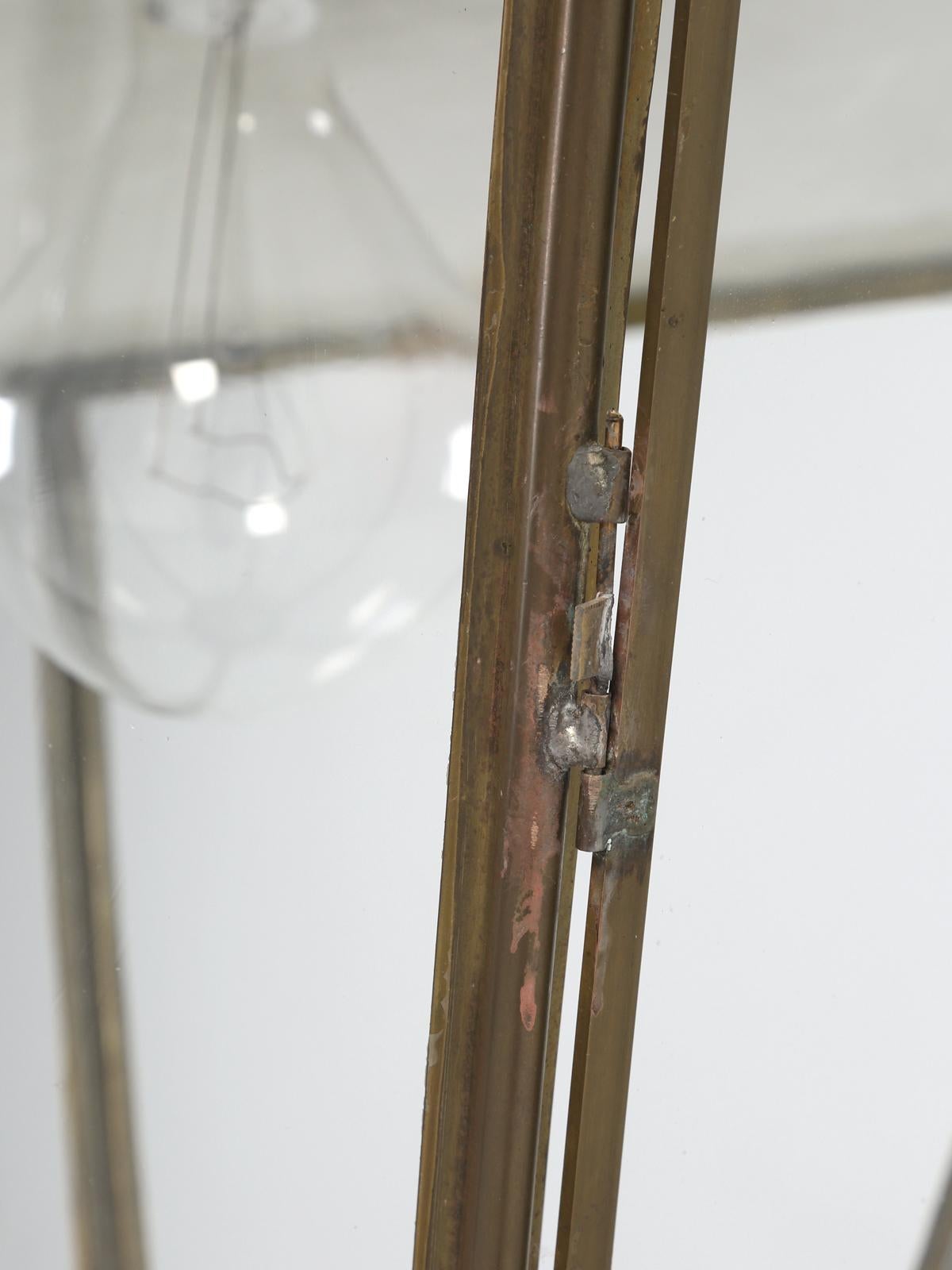 Antike große französische oder englische Messinglaterne aus Messing, vollständig restauriertes altes Glas im Angebot 9