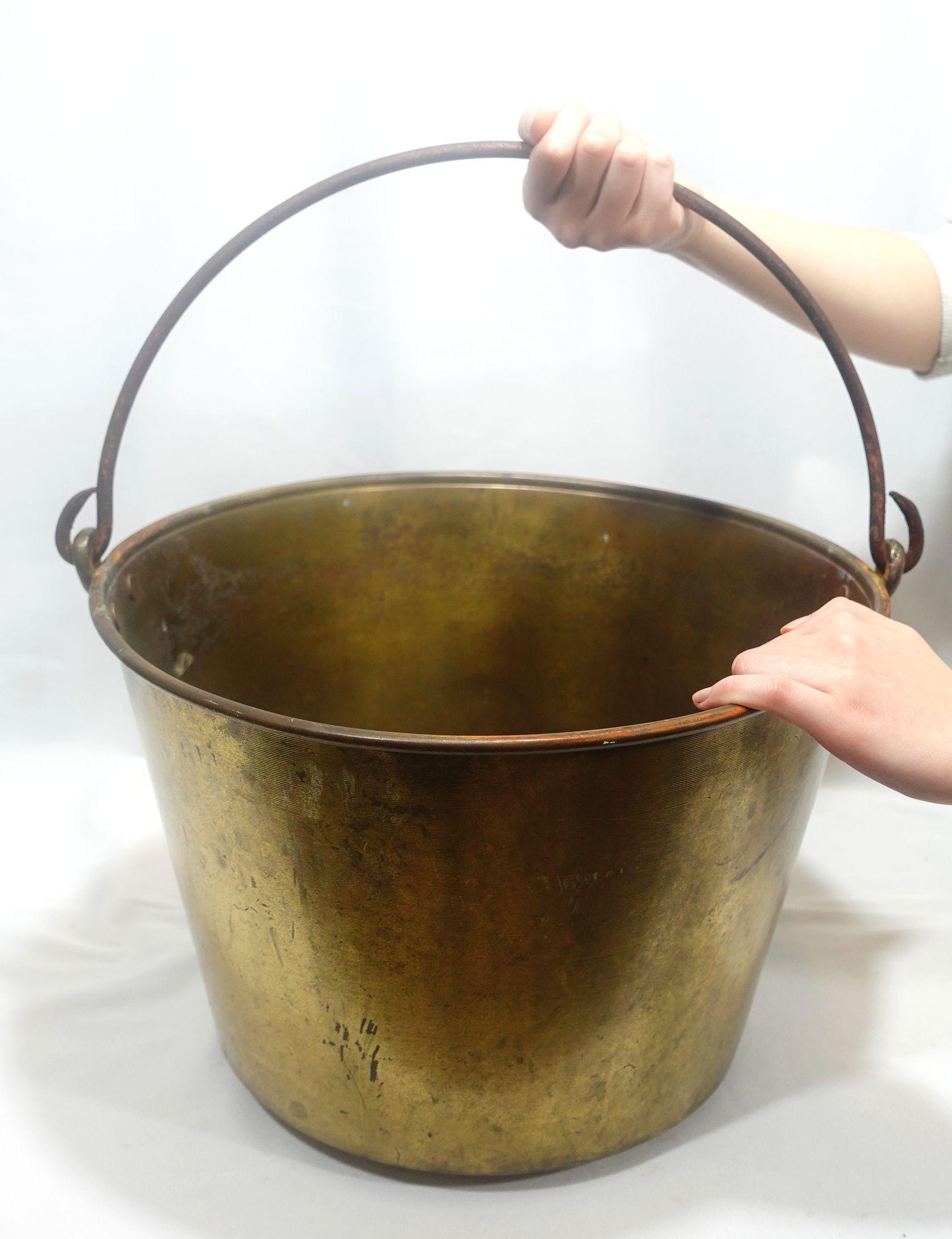 Antique Large Brass Handled Bucket and A Handled Brass Pot (13-CB3) For Sale 4