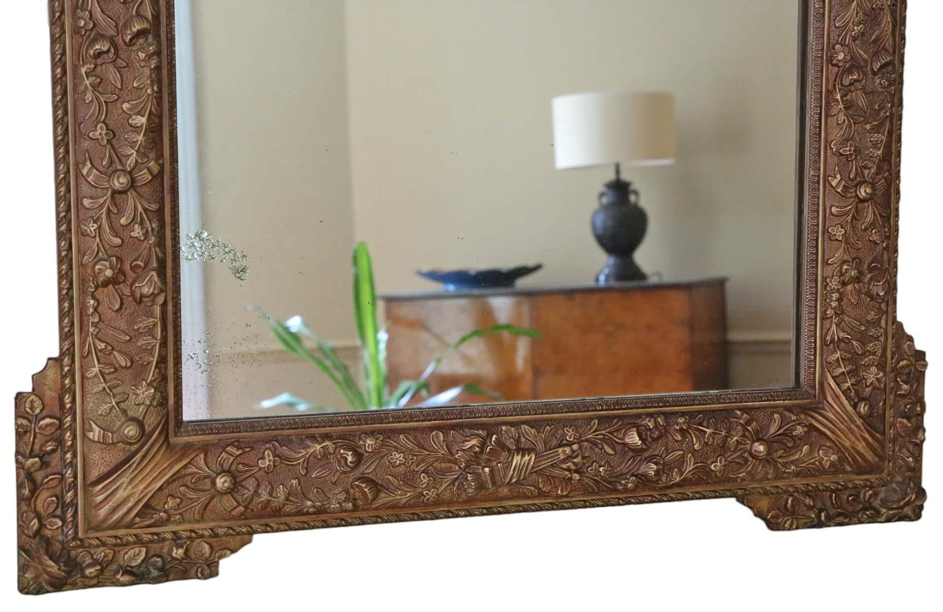 Inizio XX secolo Antique Mirror grande del C1900 dorato e di qualità con design ornato in vendita