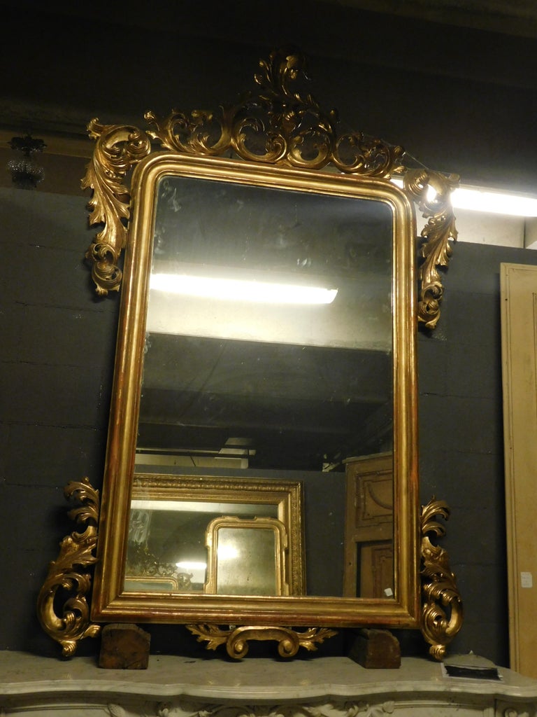 Antique Large Carved and Gilded Wooden Mirror, Late 18th Century, France In Good Condition For Sale In Cuneo, Italy (CN)