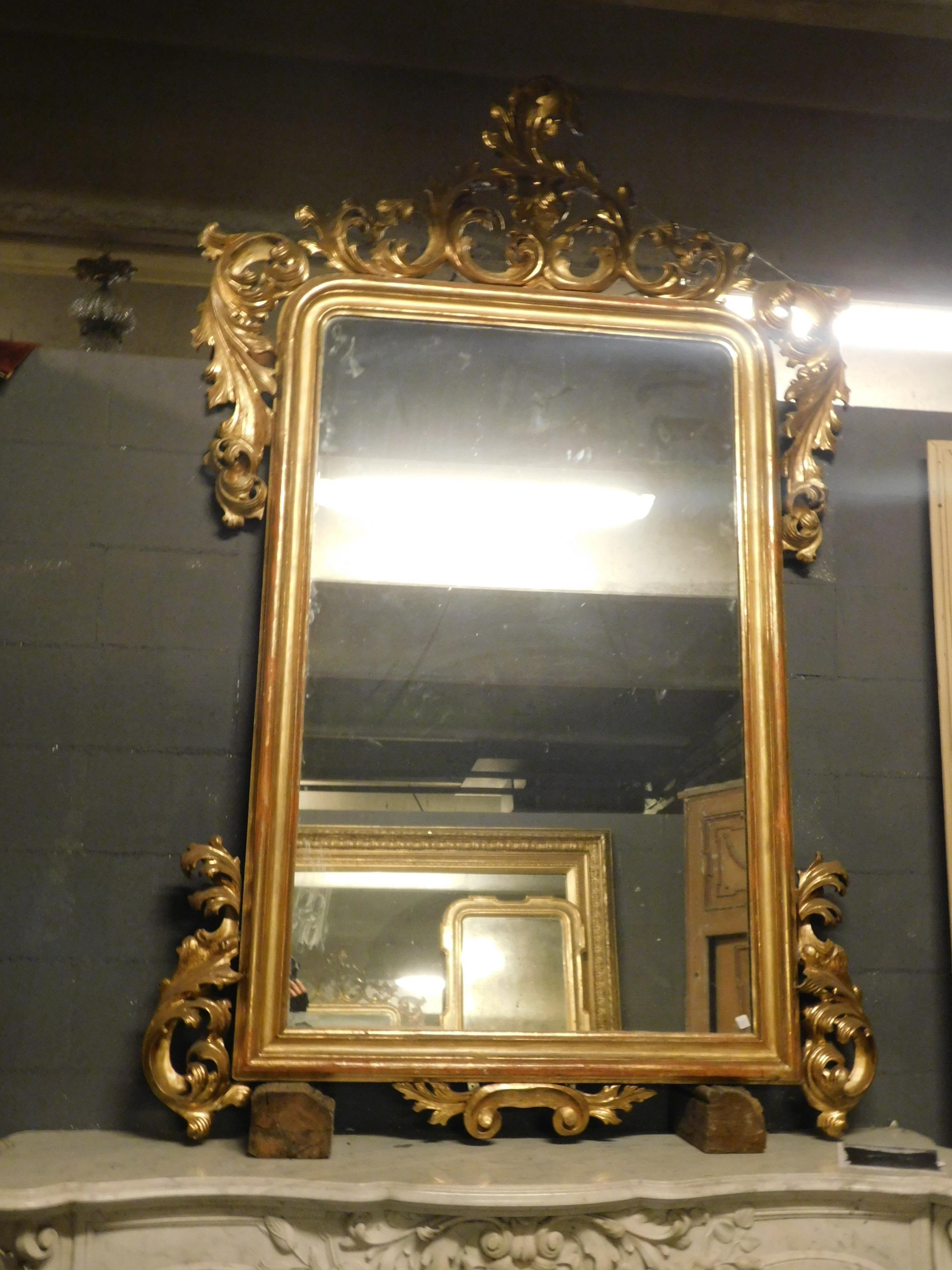 Antique Large Carved and Gilded Wooden Mirror, Late 18th Century, France In Good Condition In Cuneo, Italy (CN)